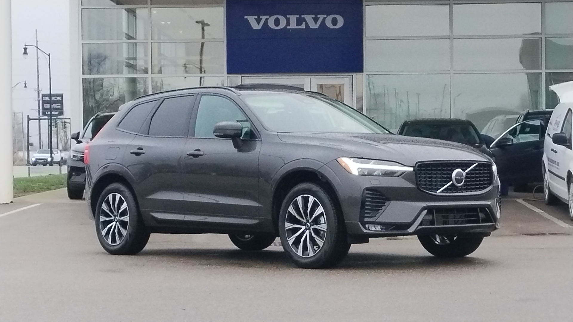 2025 Volvo XC60 B5 Core 1