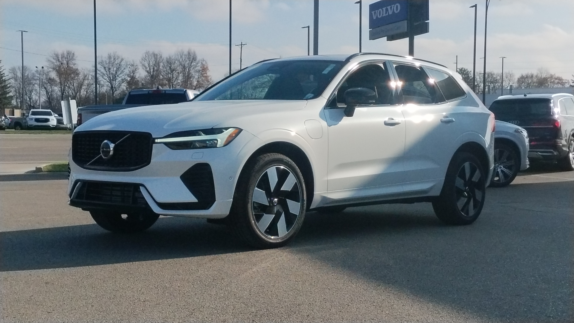 2025 Volvo XC60 Plug-In Hybrid T8 Plus 5