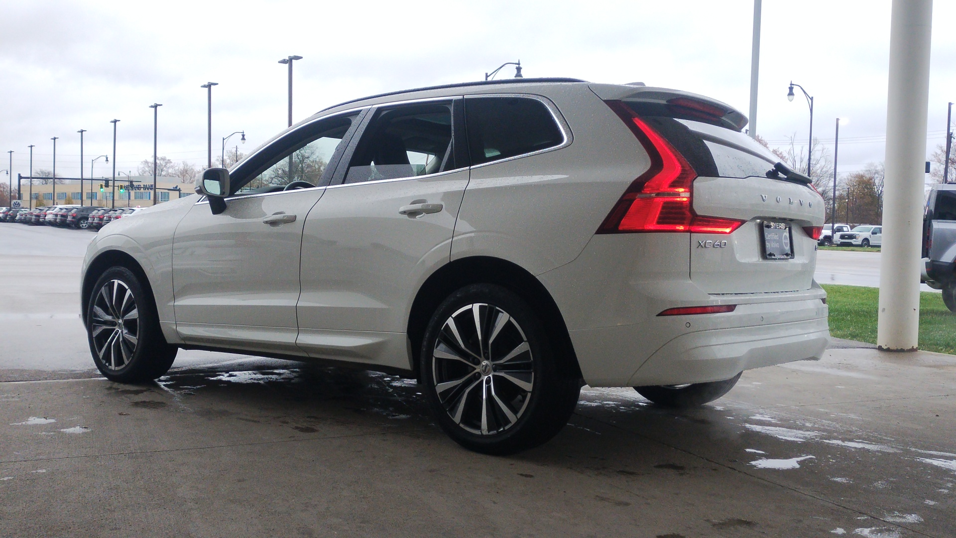 2022 Volvo XC60 B5 Momentum 4