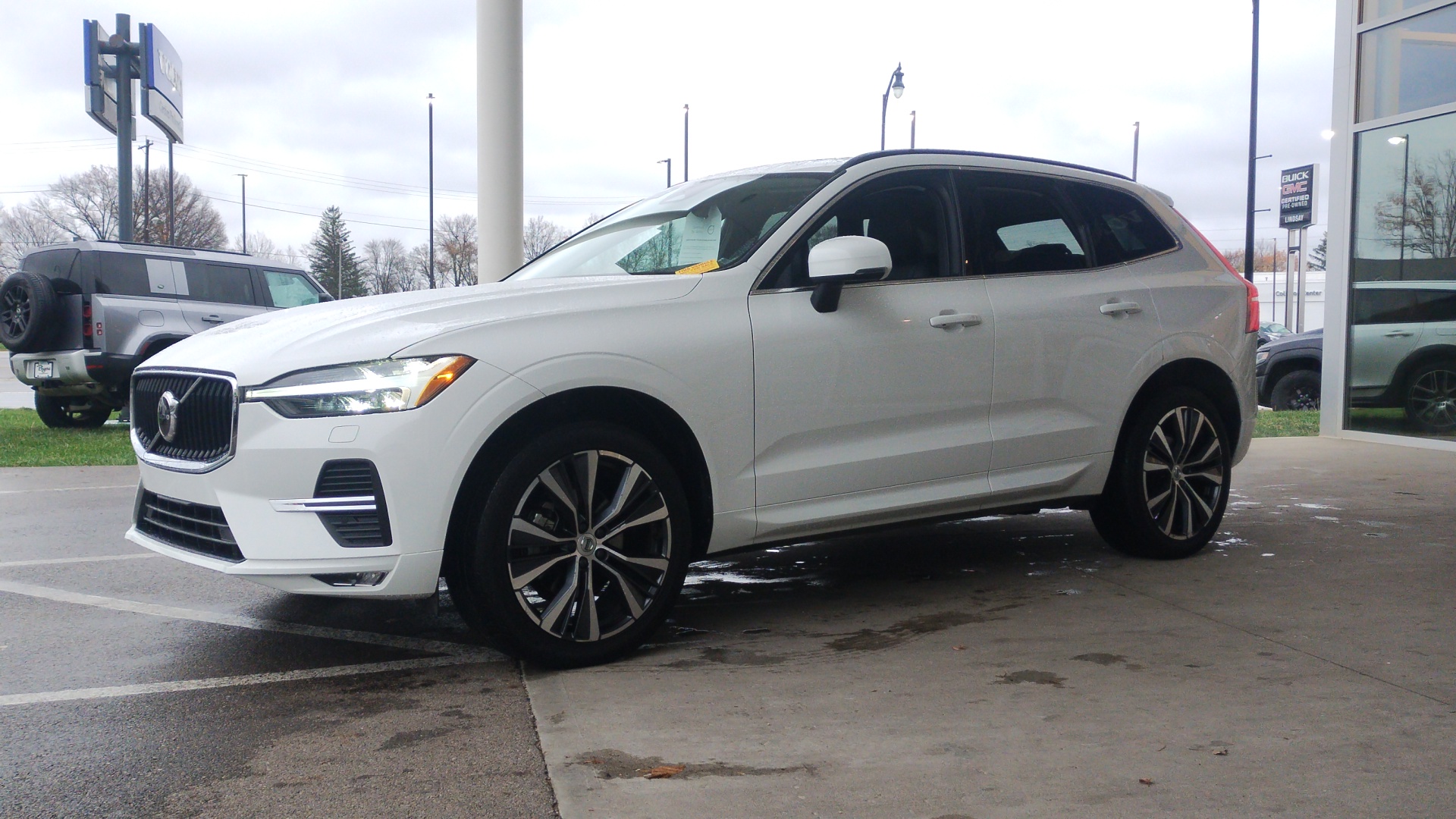 2022 Volvo XC60 B5 Momentum 5