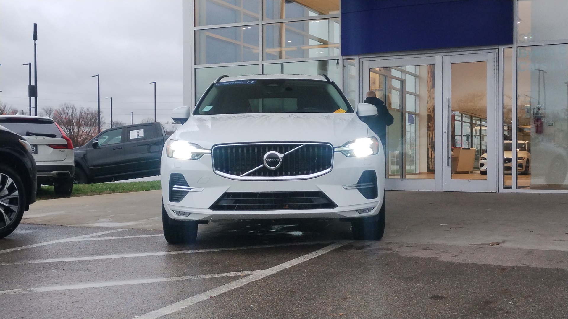 2022 Volvo XC60 B5 Momentum 32