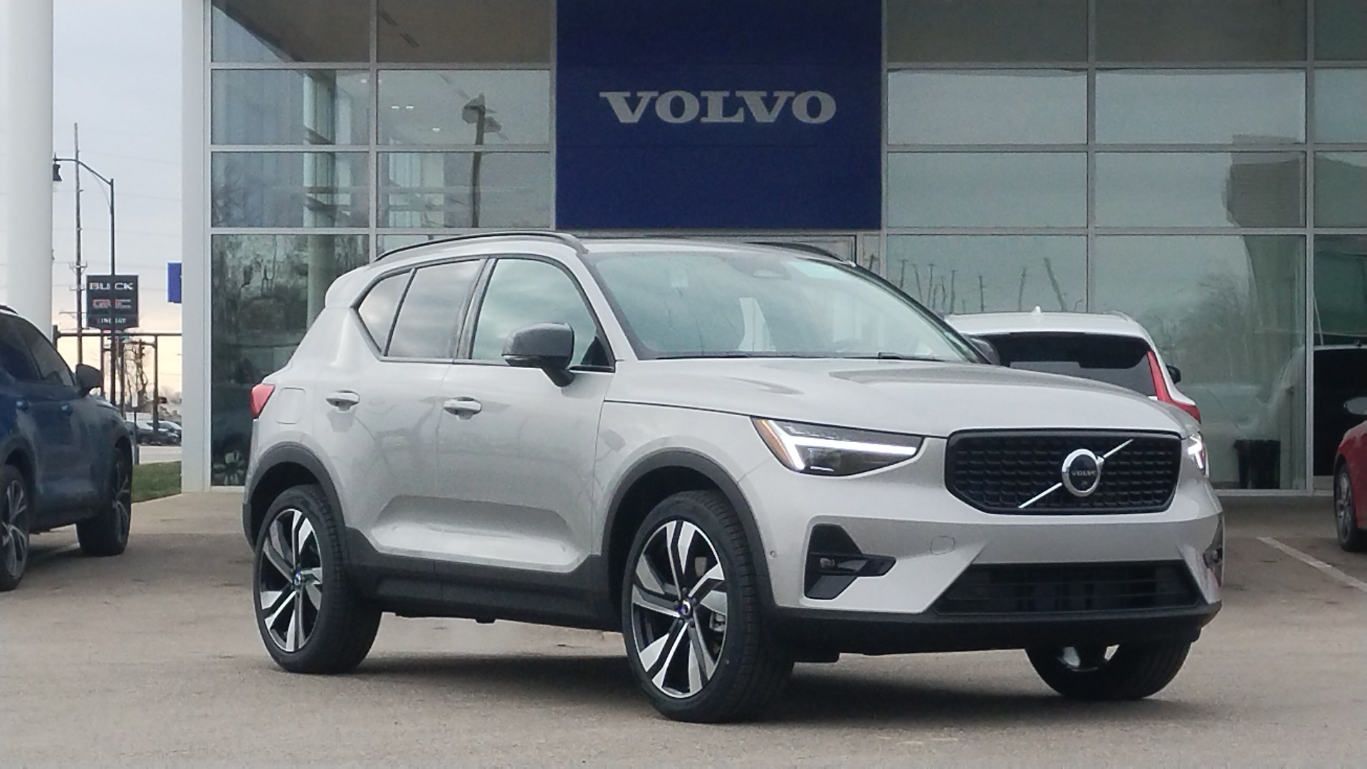 2025 Volvo XC40  1