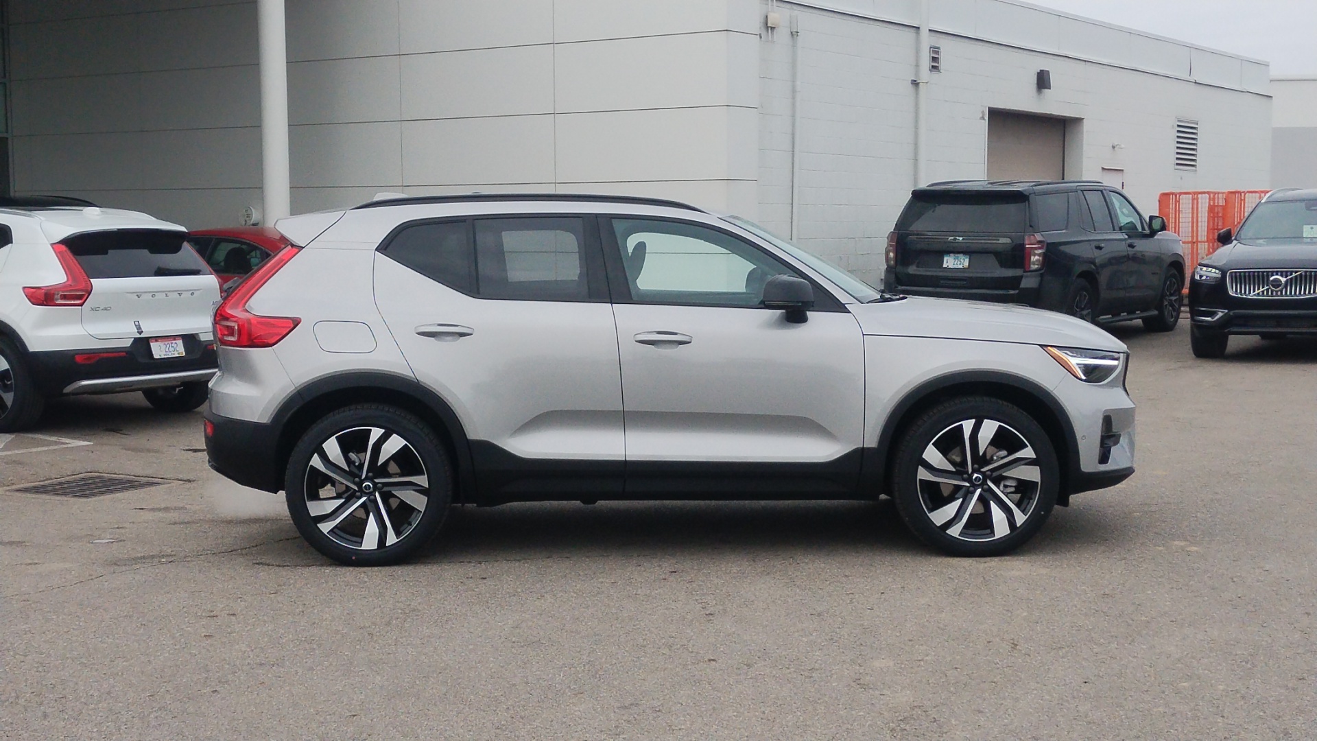 2025 Volvo XC40  2