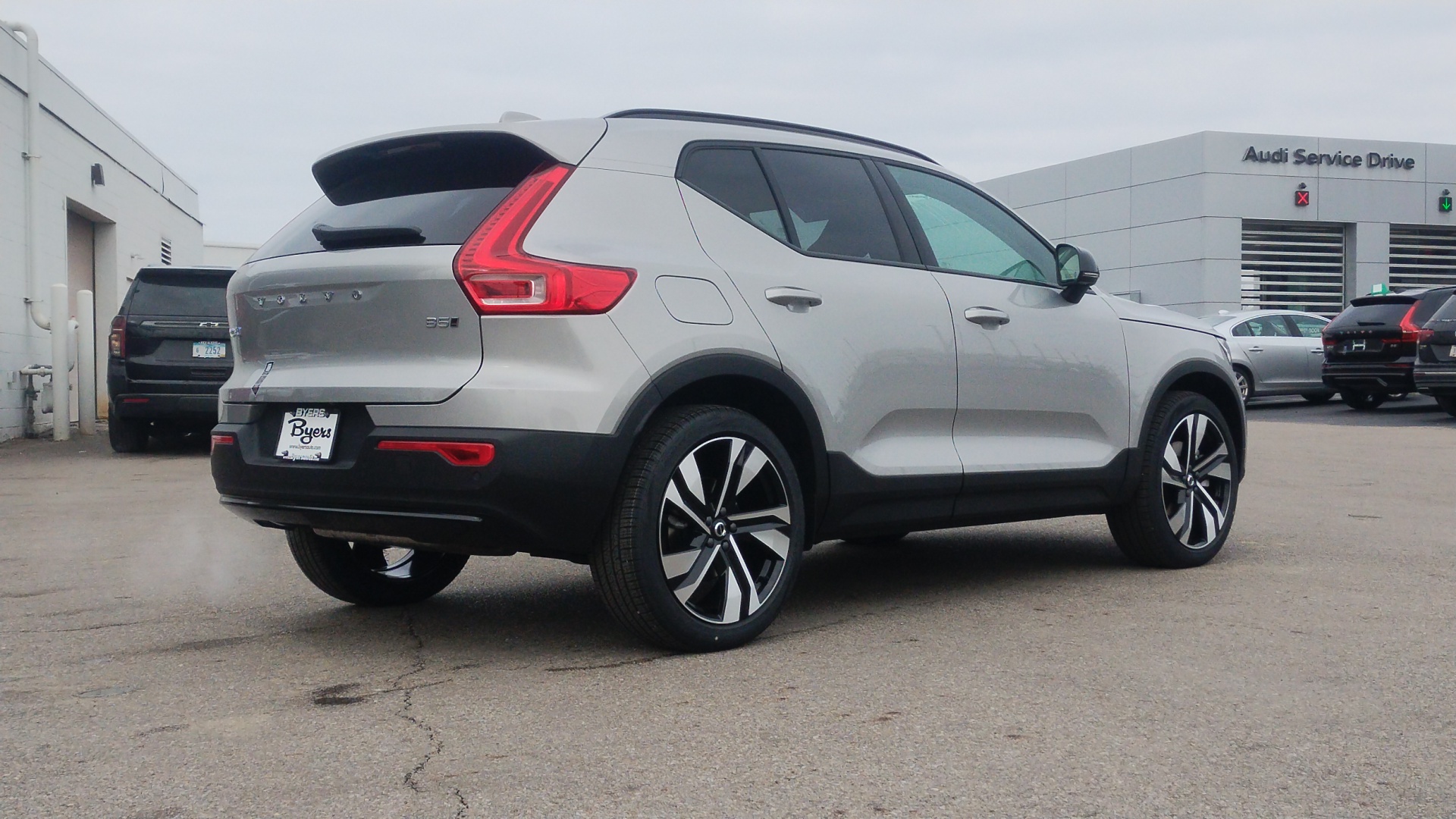 2025 Volvo XC40  3