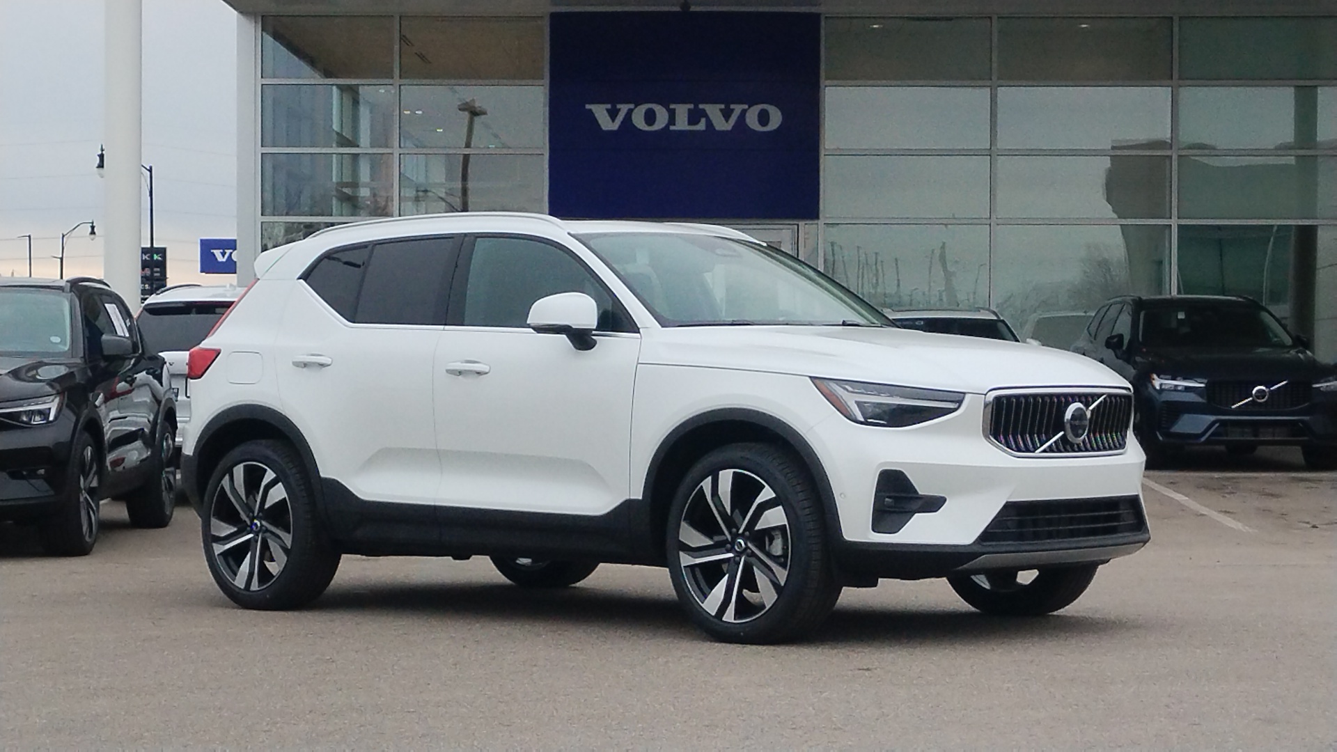 2025 Volvo XC40  1