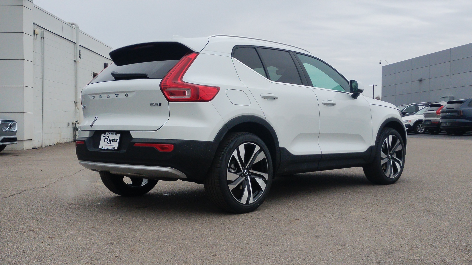 2025 Volvo XC40  3