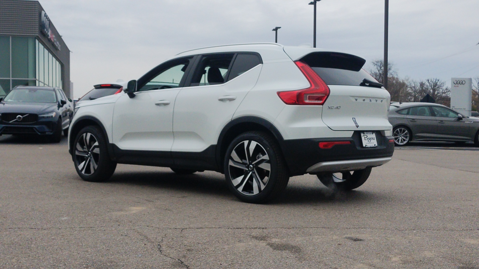 2025 Volvo XC40  4