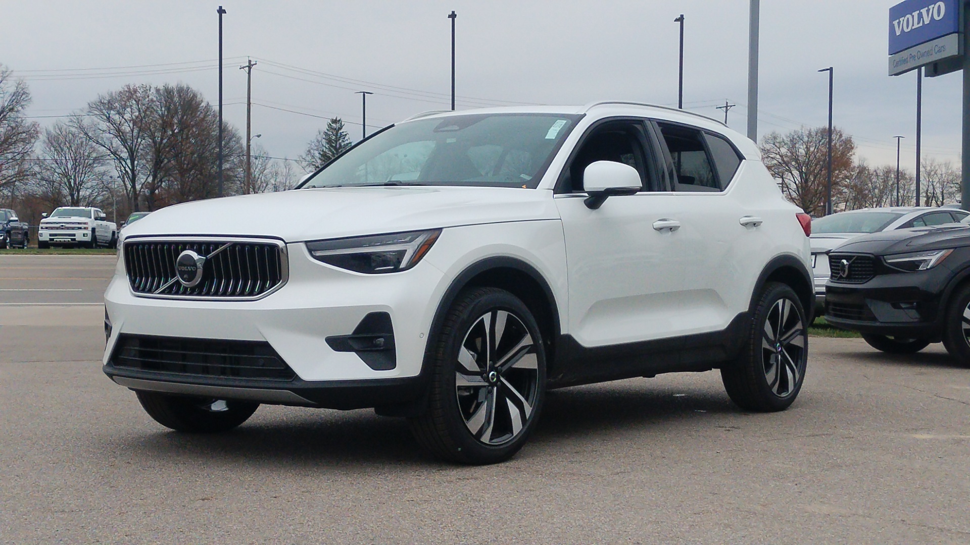 2025 Volvo XC40  5