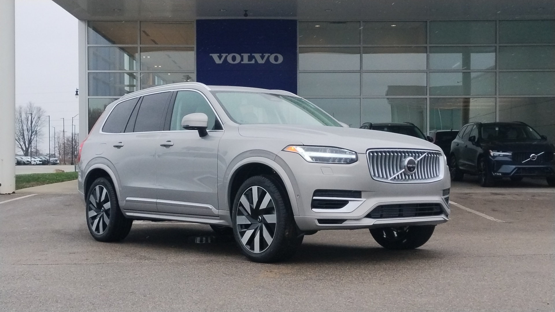 2025 Volvo XC90 Plug-In Hybrid T8 Plus 1