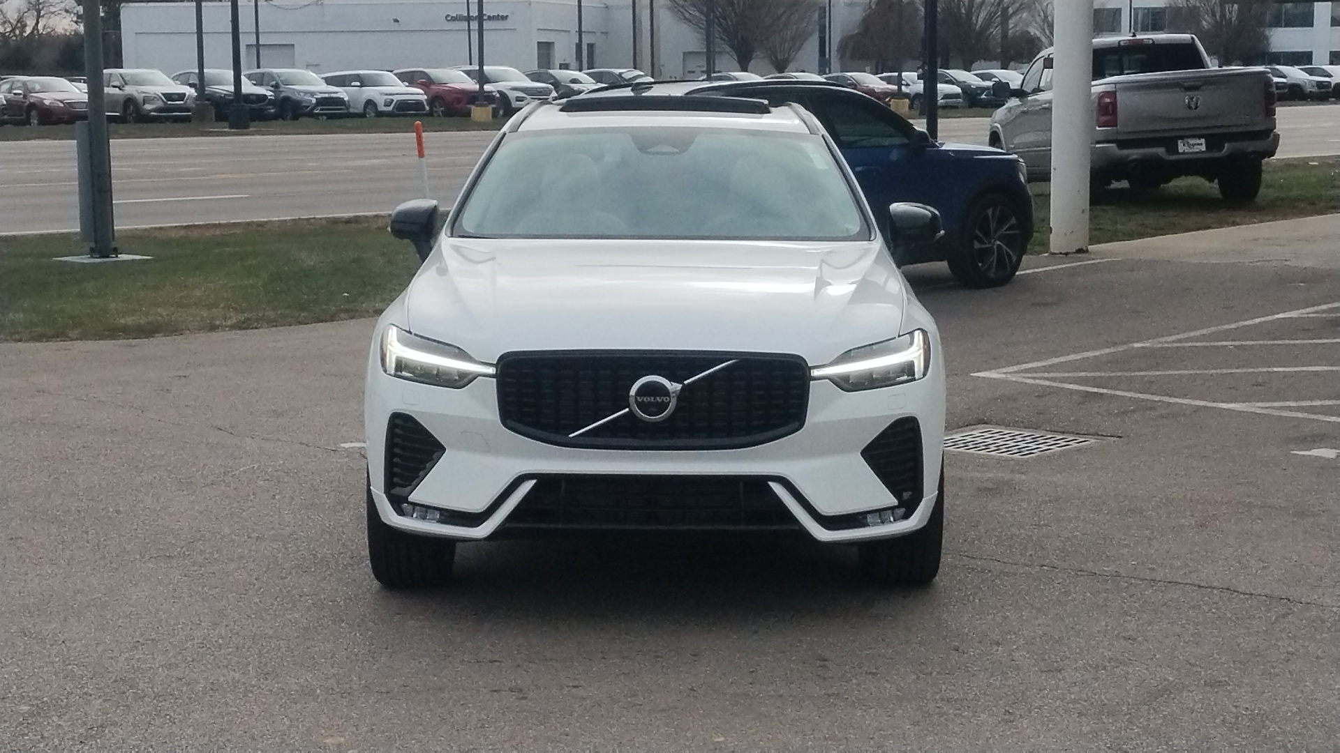 2025 Volvo XC60  36