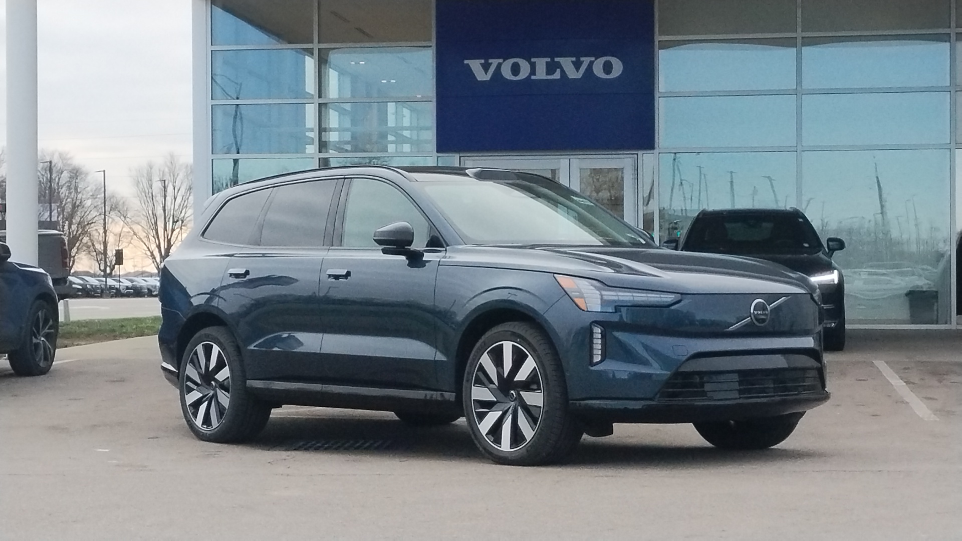 2025 Volvo EX90  1