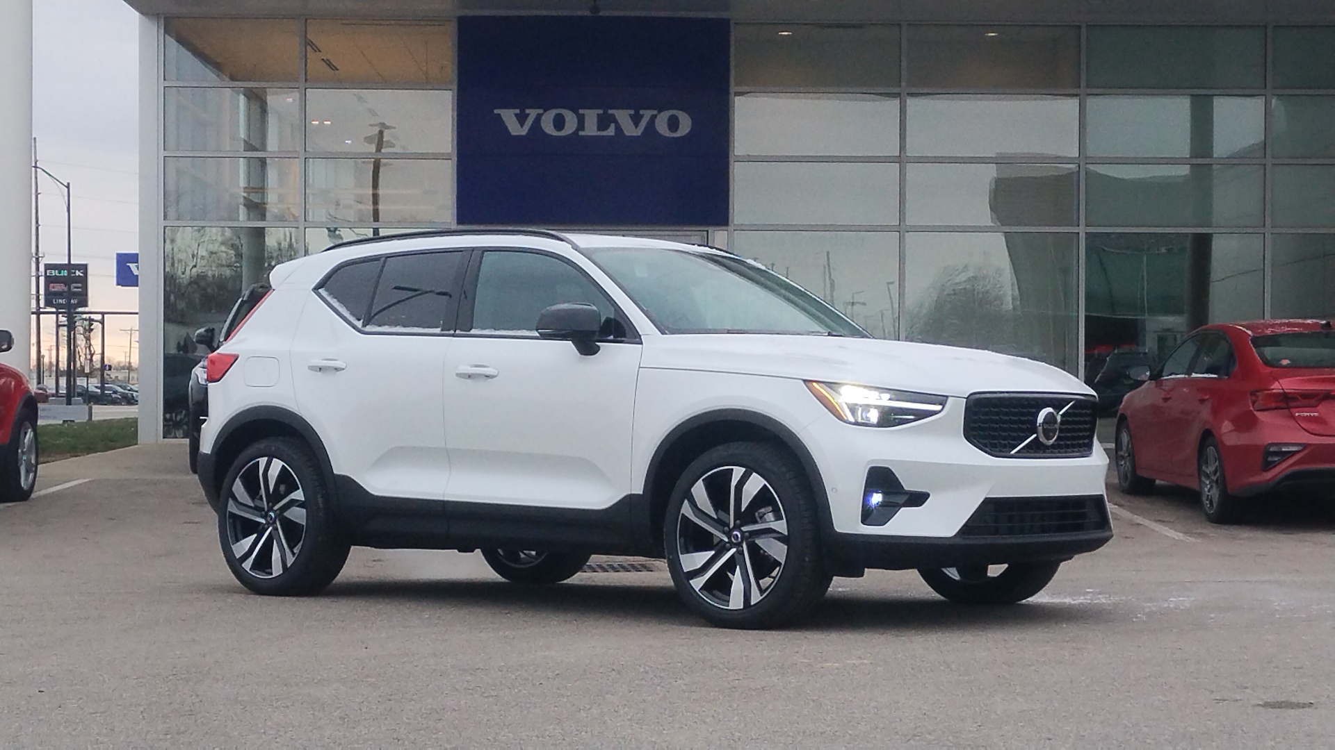 2025 Volvo XC40  1