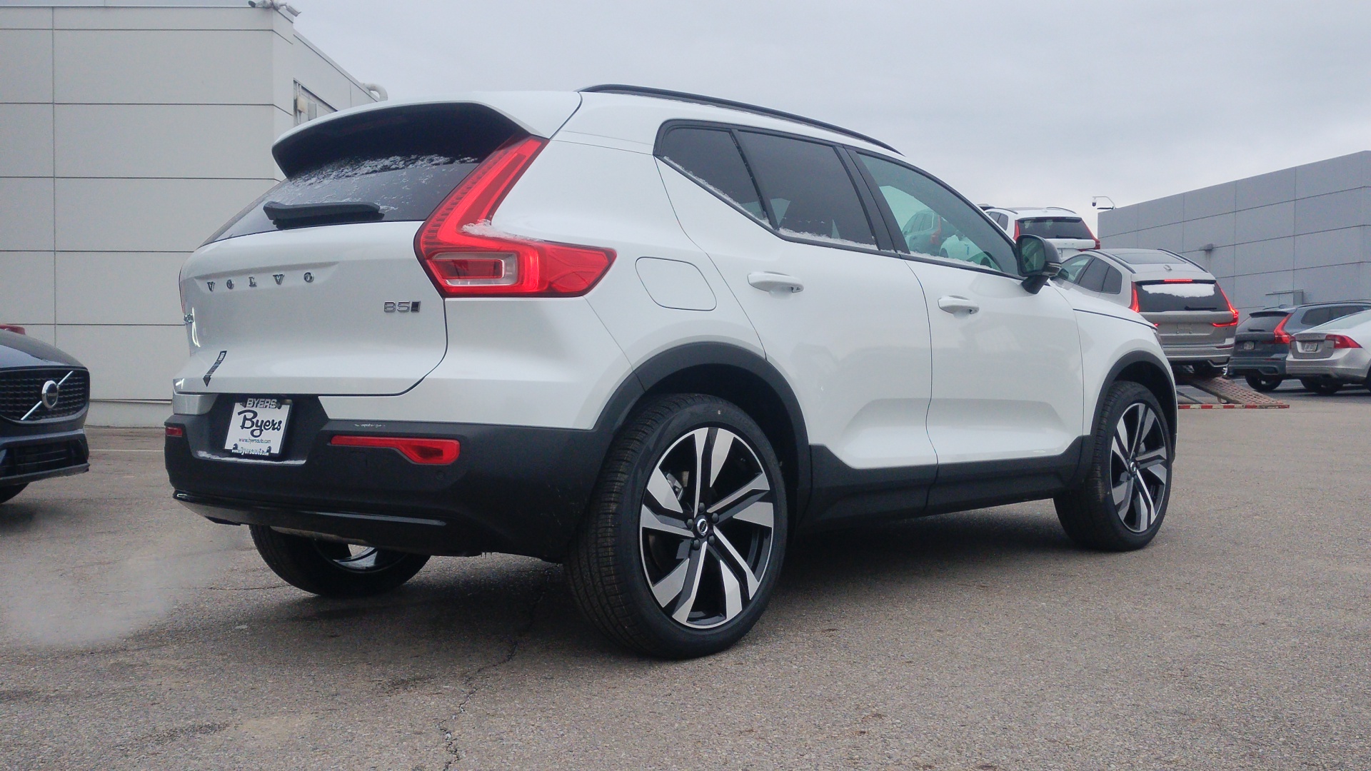 2025 Volvo XC40  3