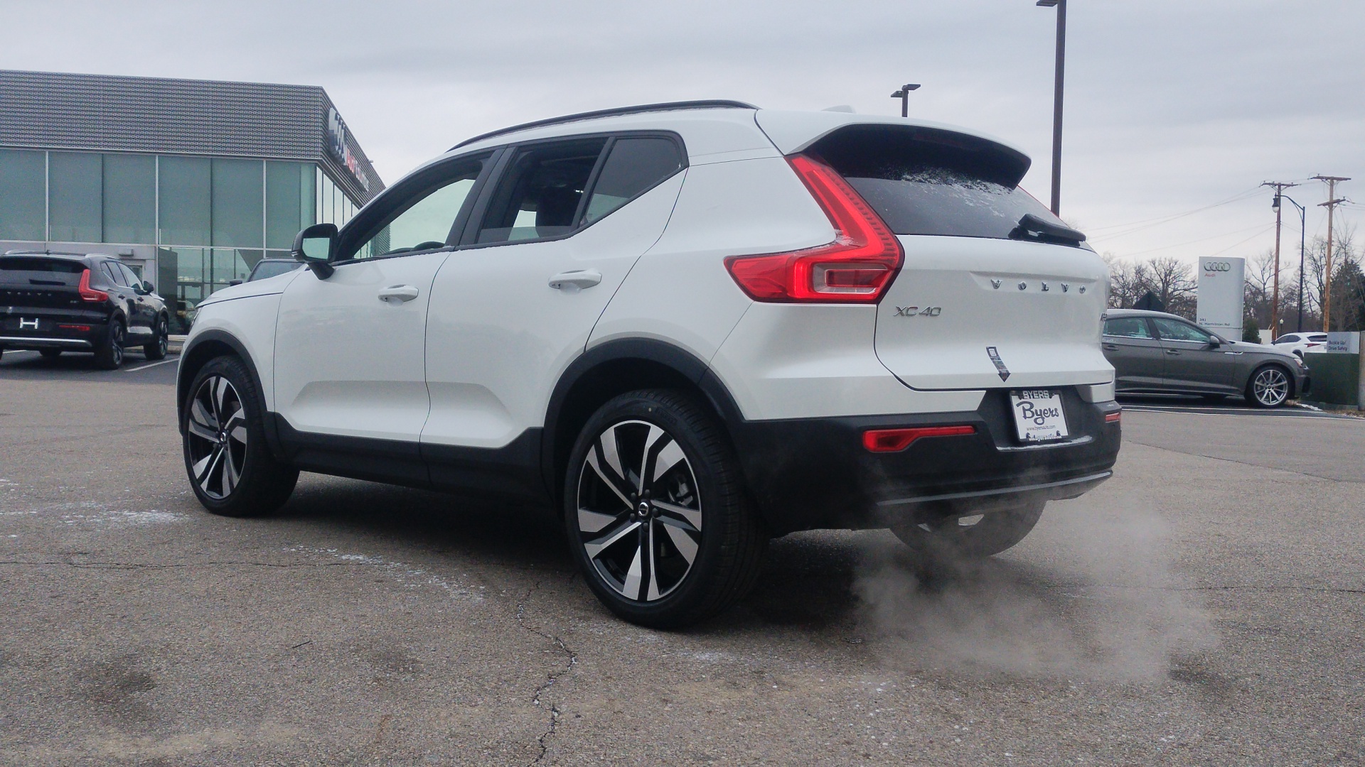 2025 Volvo XC40  4