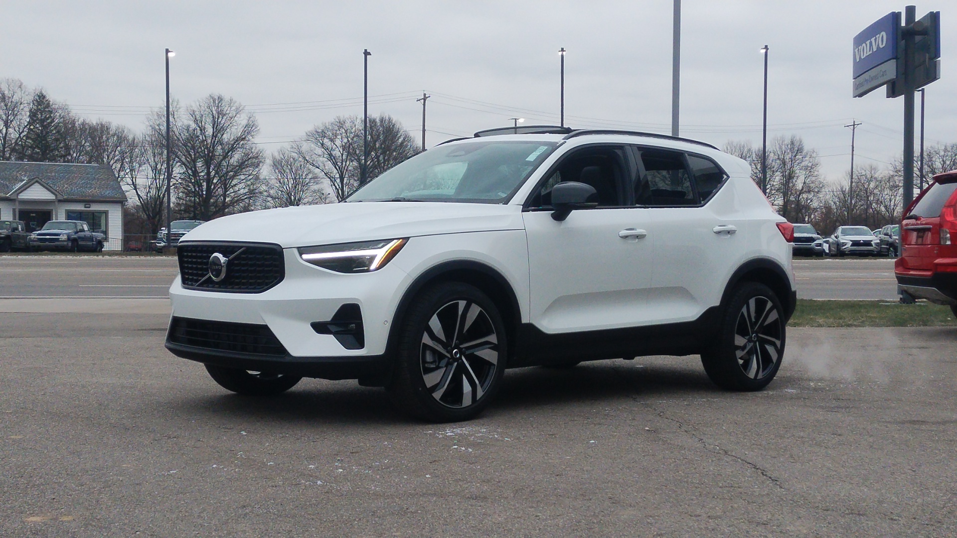 2025 Volvo XC40  5