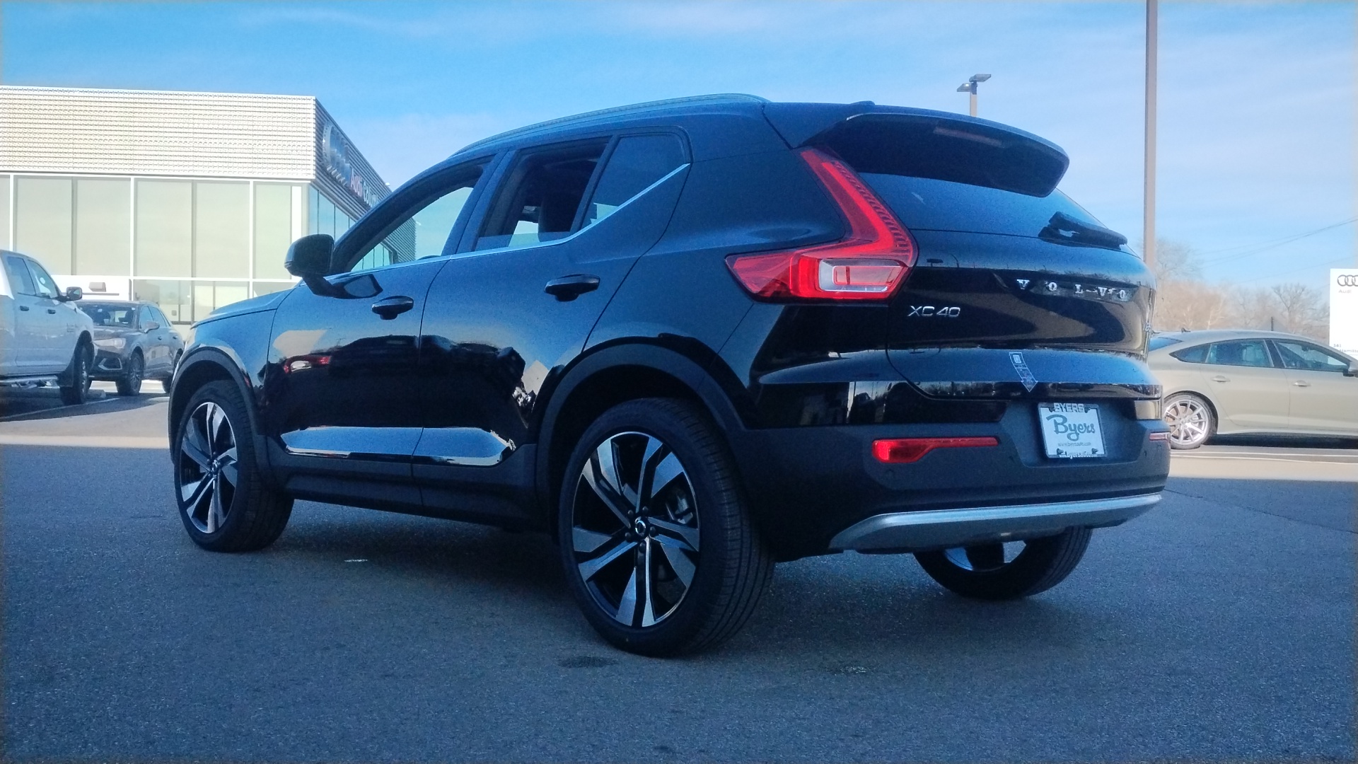 2025 Volvo XC40  4