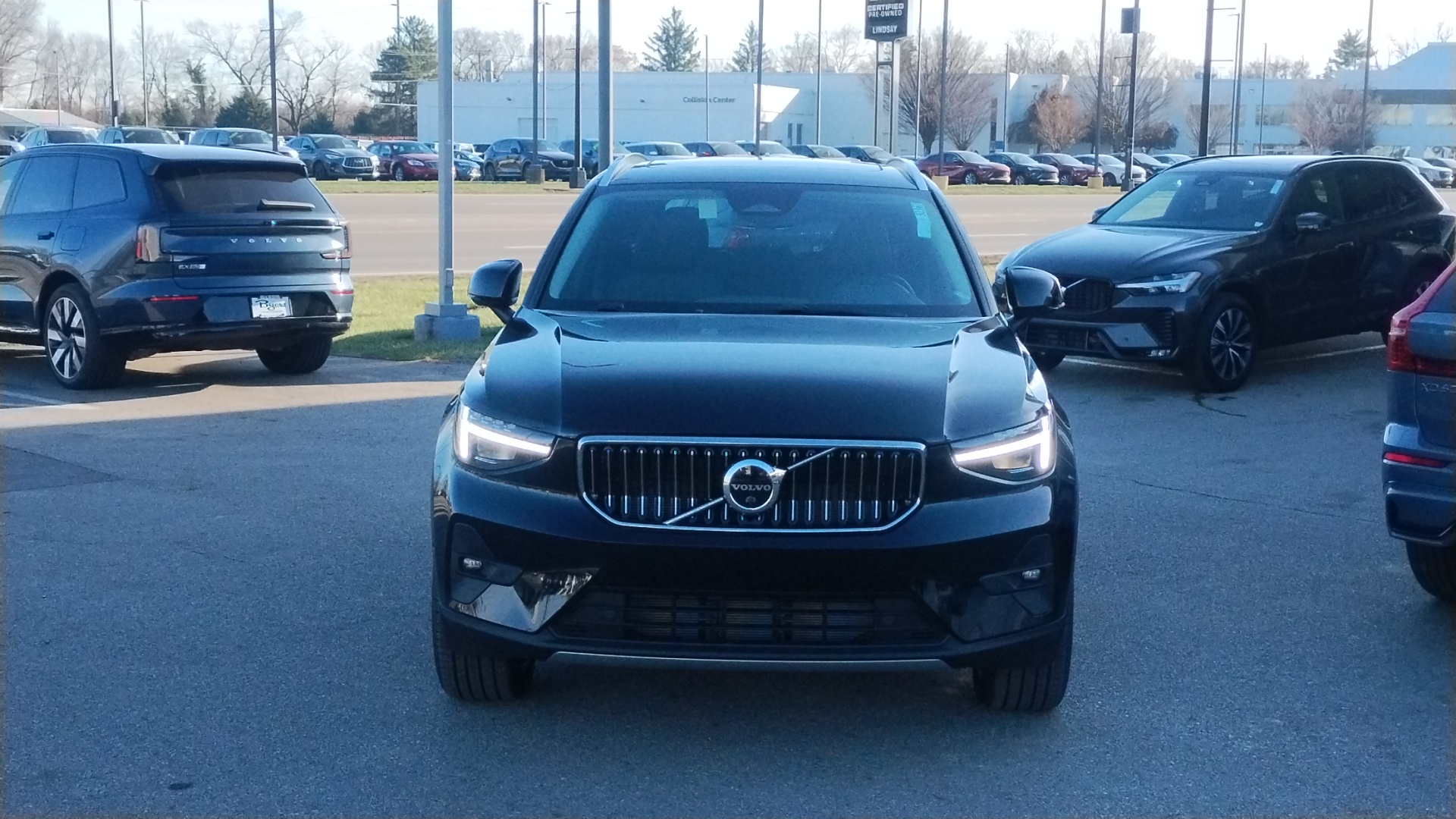 2025 Volvo XC40  36