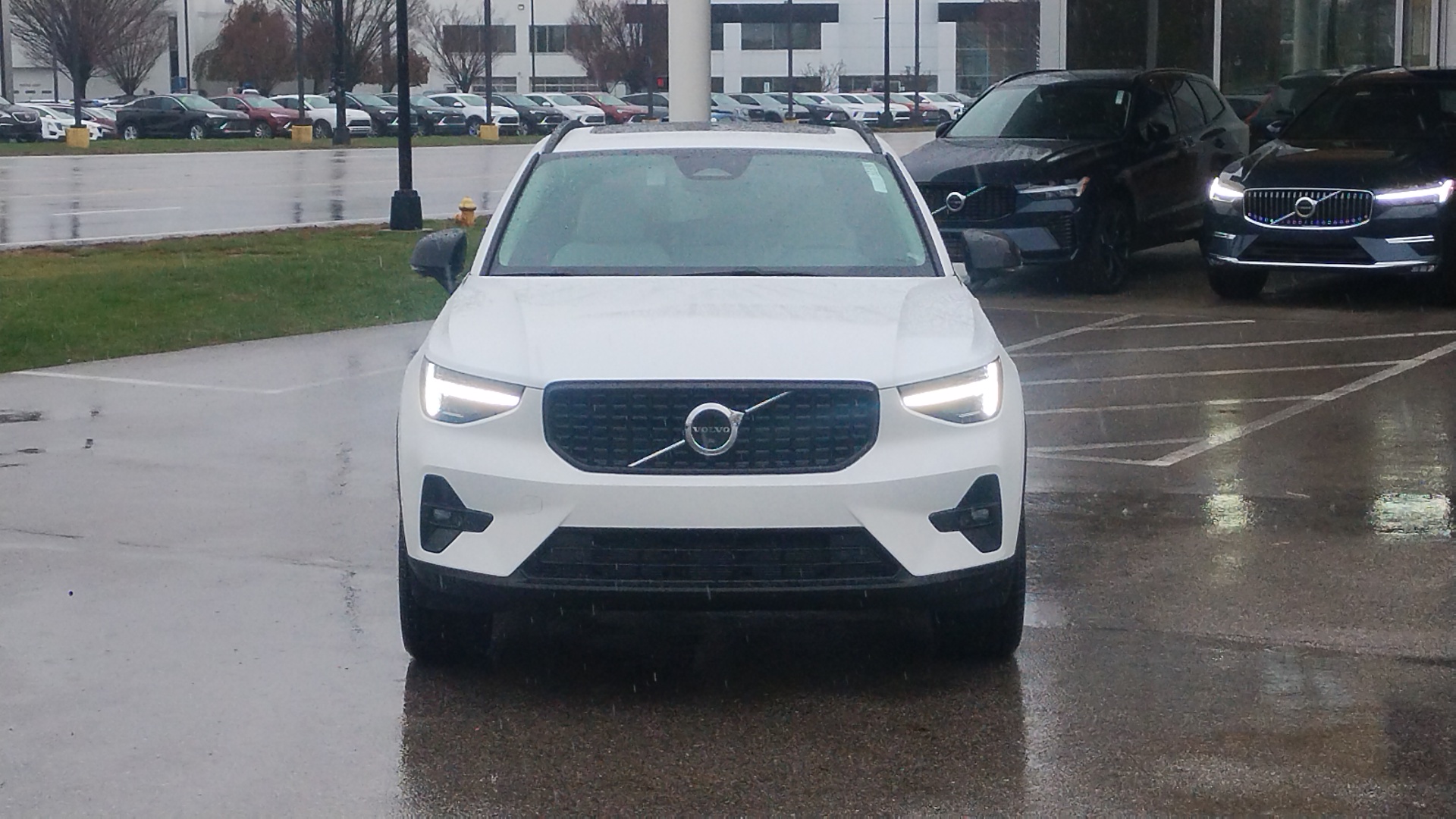 2025 Volvo XC40 B5 Plus Dark Theme 35