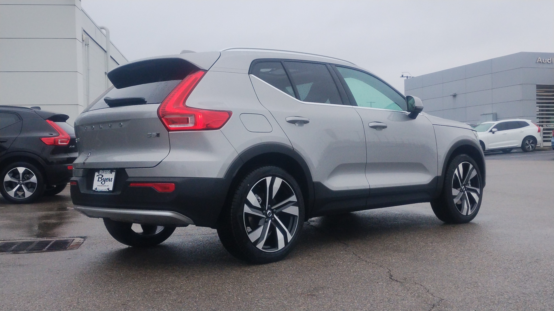 2025 Volvo XC40 B5 Plus Bright Theme 3