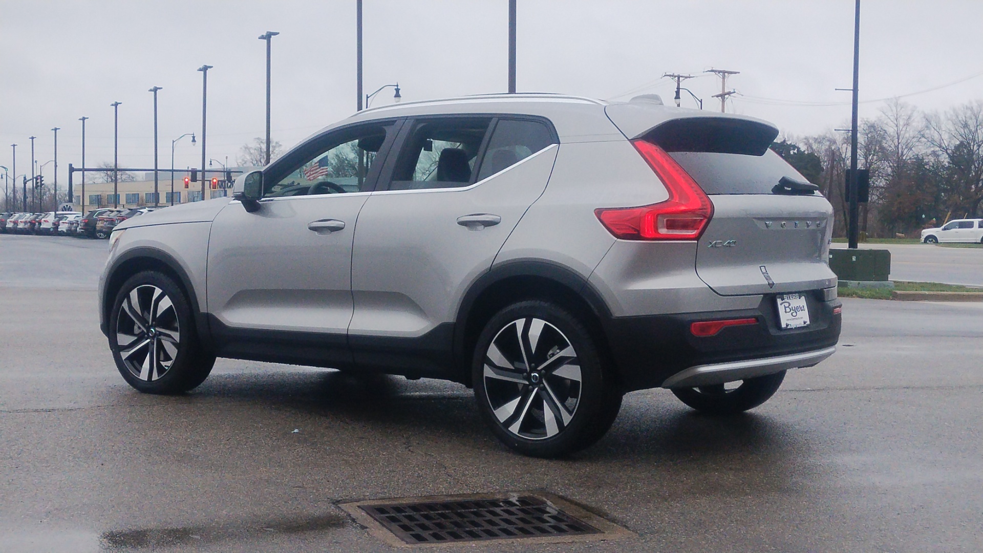 2025 Volvo XC40 B5 Plus Bright Theme 4