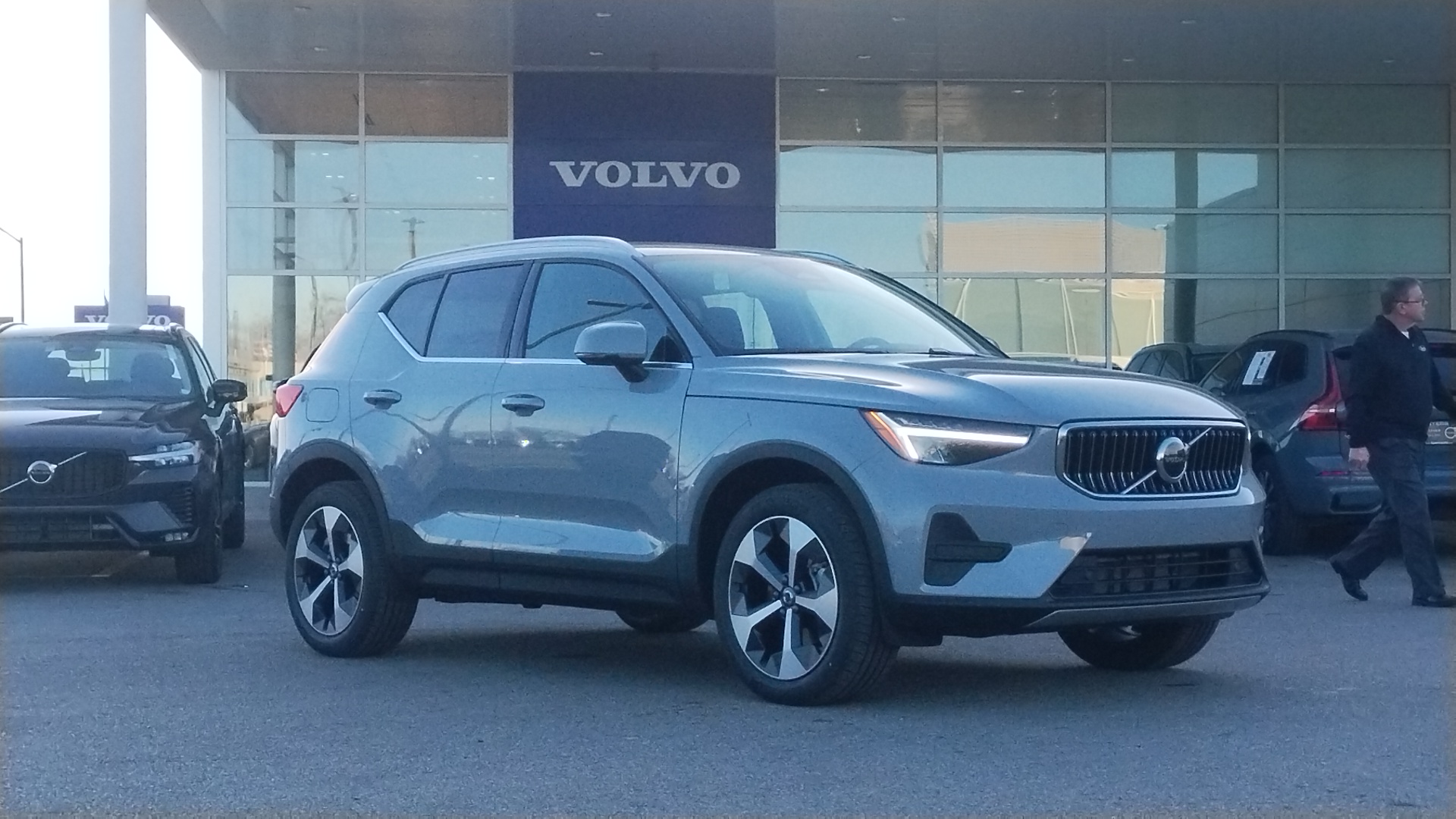 2025 Volvo XC40 B5 Core 1