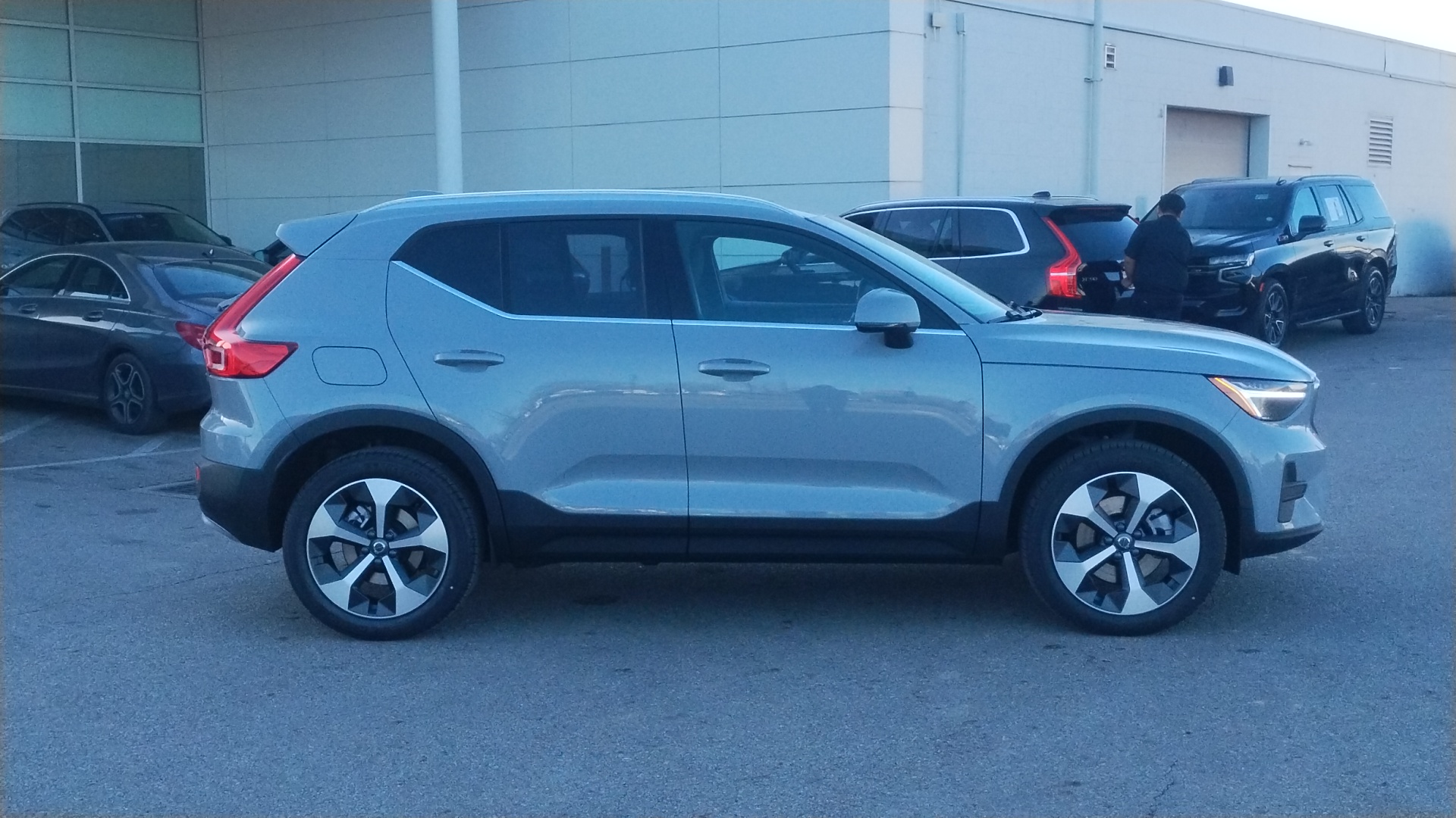 2025 Volvo XC40 B5 Core 2