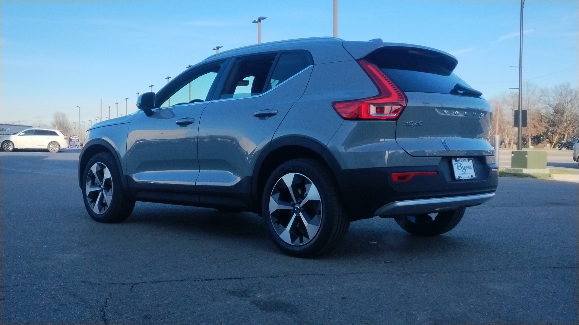 2025 Volvo XC40 B5 Core 4