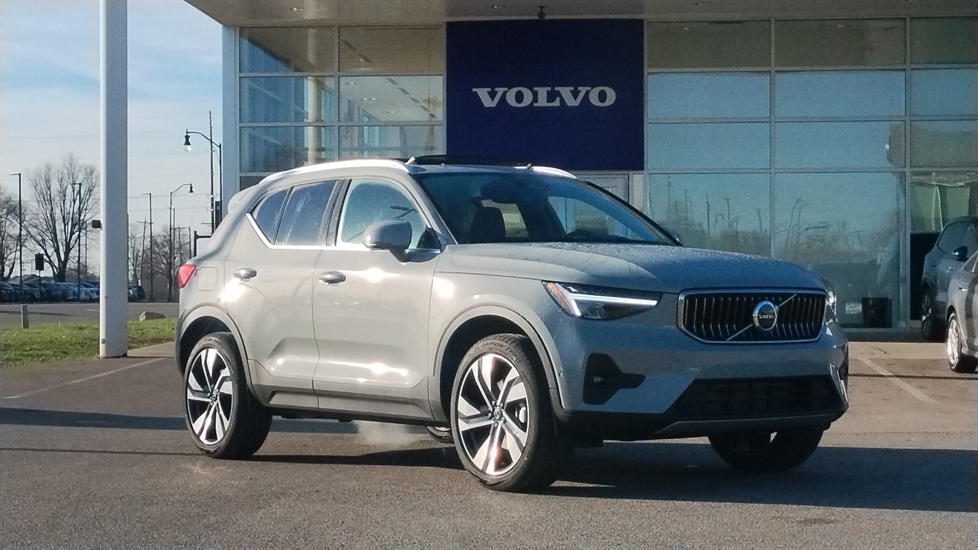 2025 Volvo XC40 B5 Plus Bright Theme 1