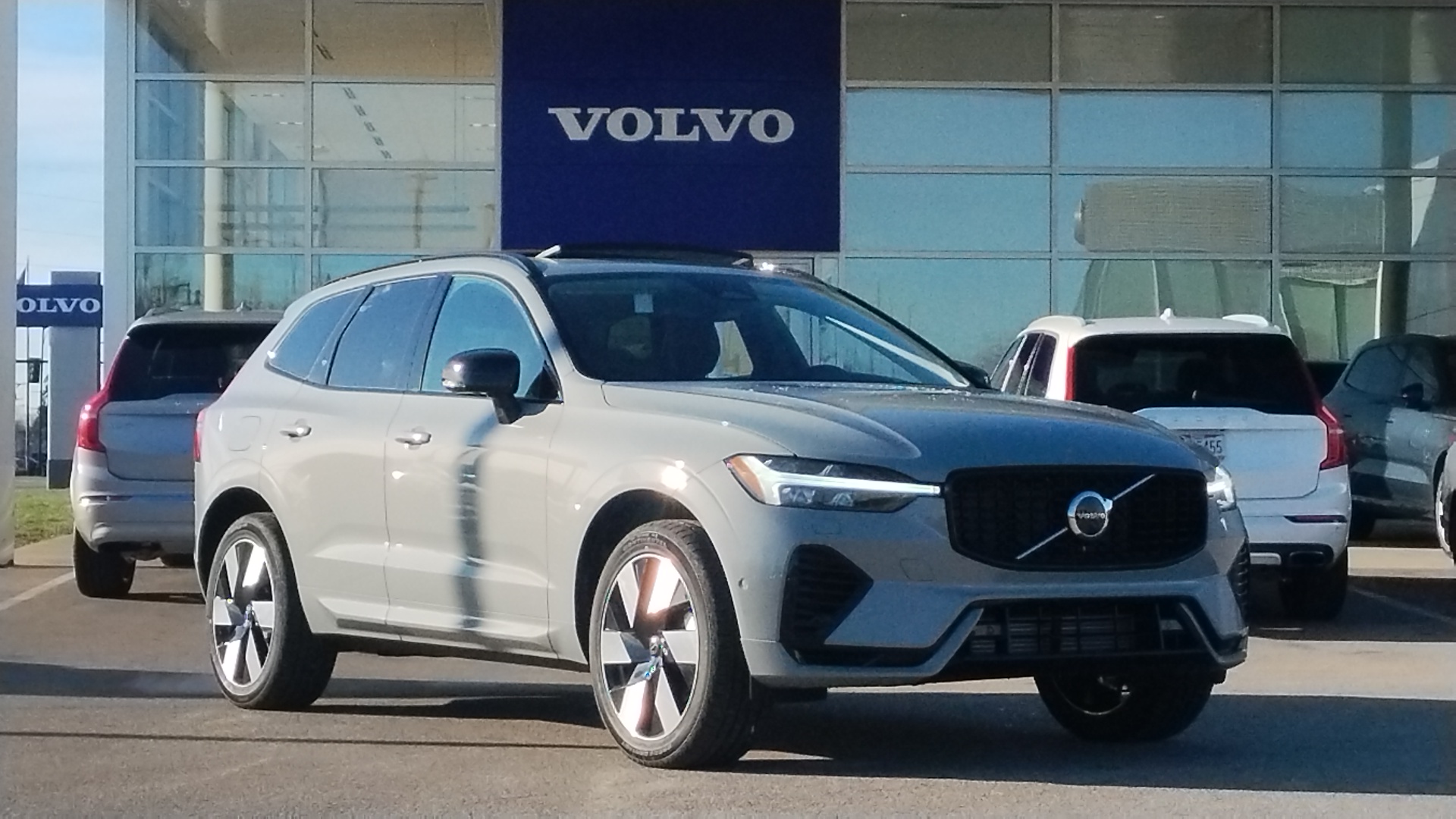 2025 Volvo XC60 Plug-In Hybrid T8 Plus 1