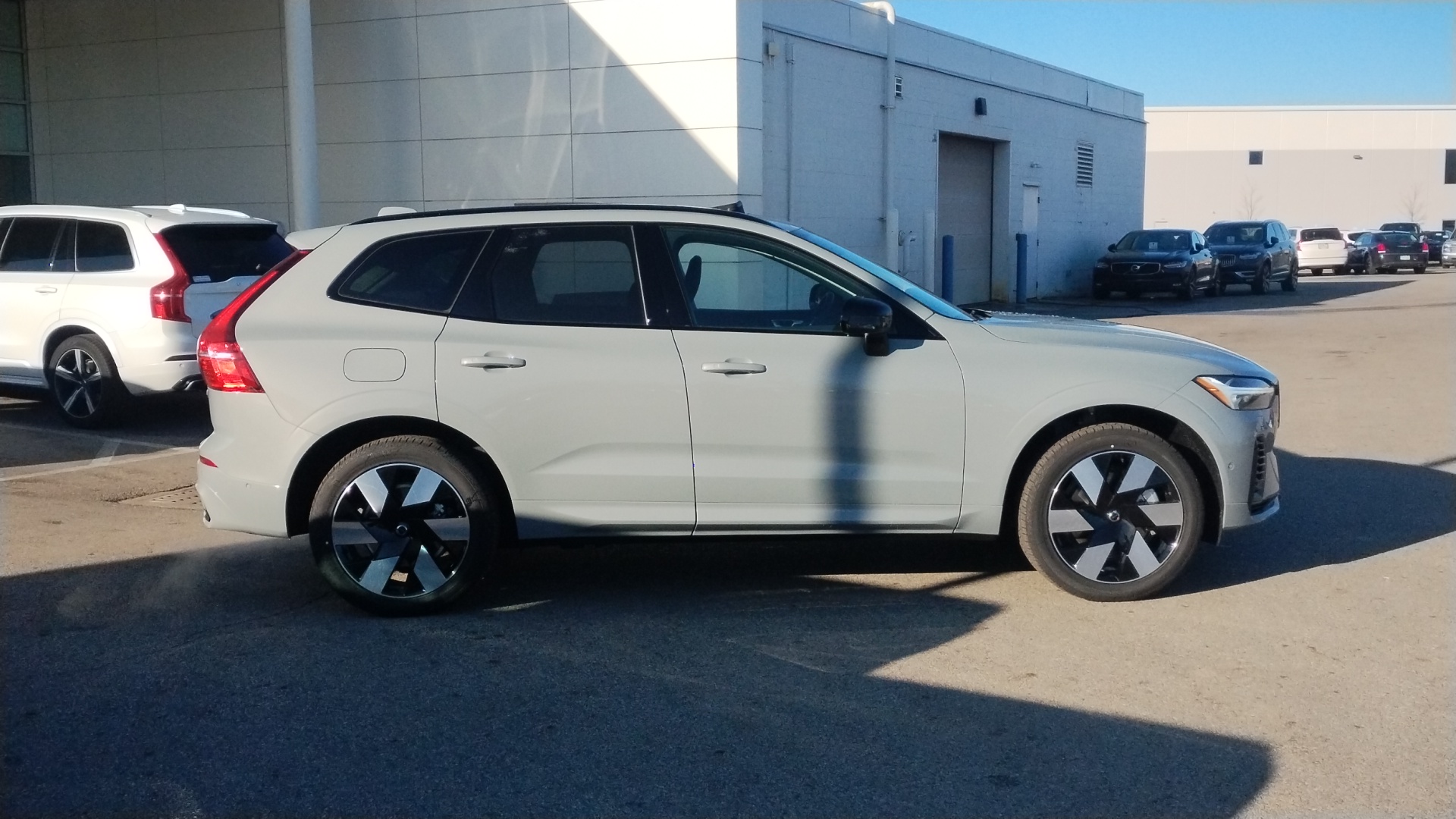 2025 Volvo XC60 Plug-In Hybrid T8 Plus 2