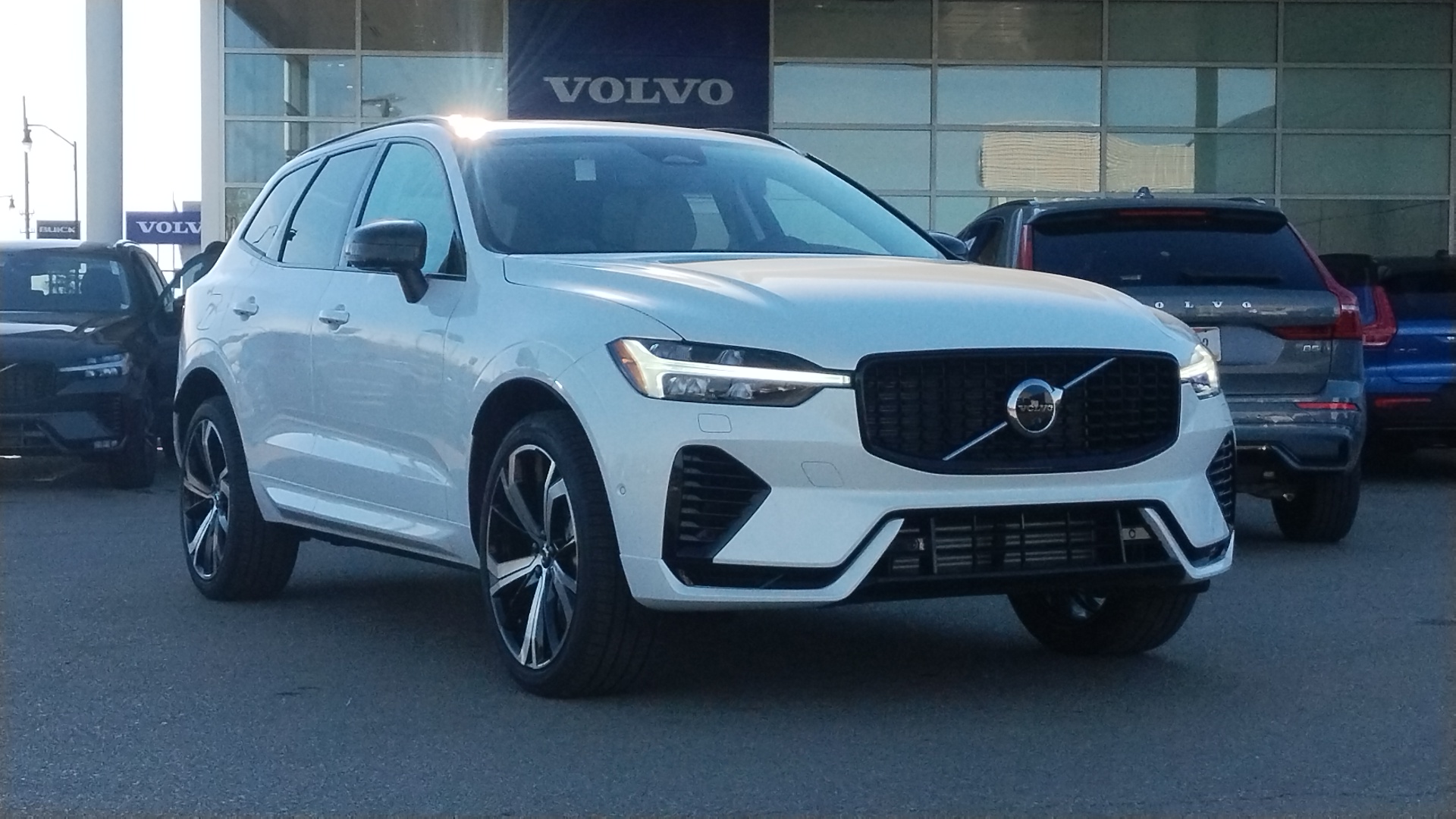 2025 Volvo XC60 Plug-In Hybrid T8 Ultra 1