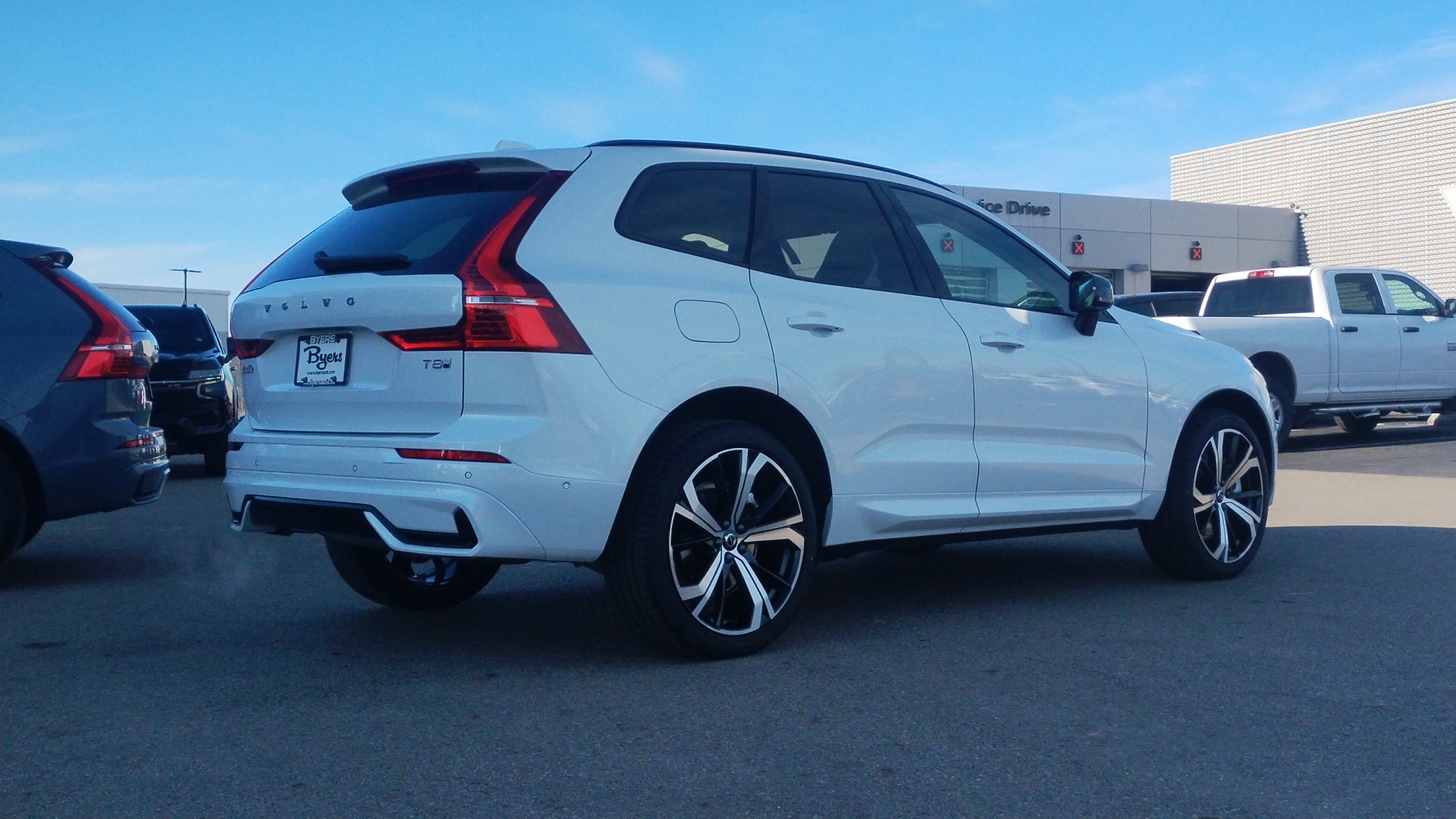 2025 Volvo XC60 Plug-In Hybrid T8 Ultra 3