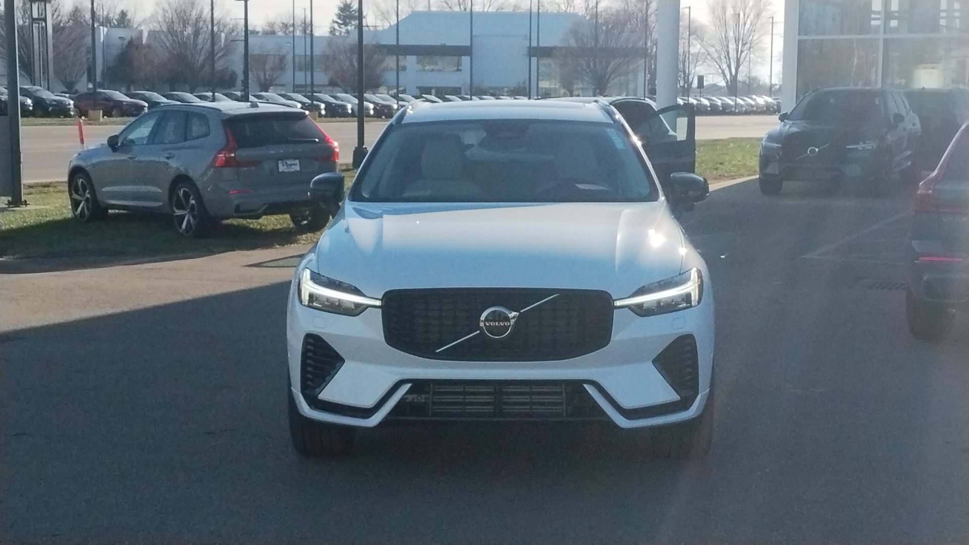 2025 Volvo XC60 Plug-In Hybrid T8 Ultra 34