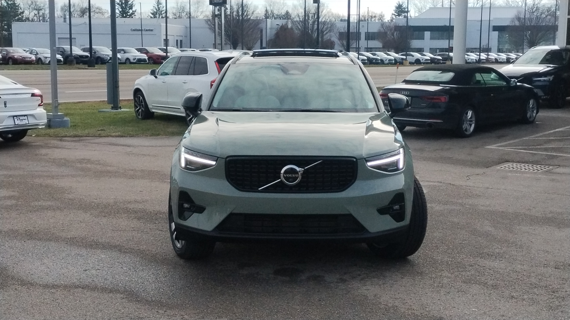 2025 Volvo XC40 B5 Plus Dark Theme 35