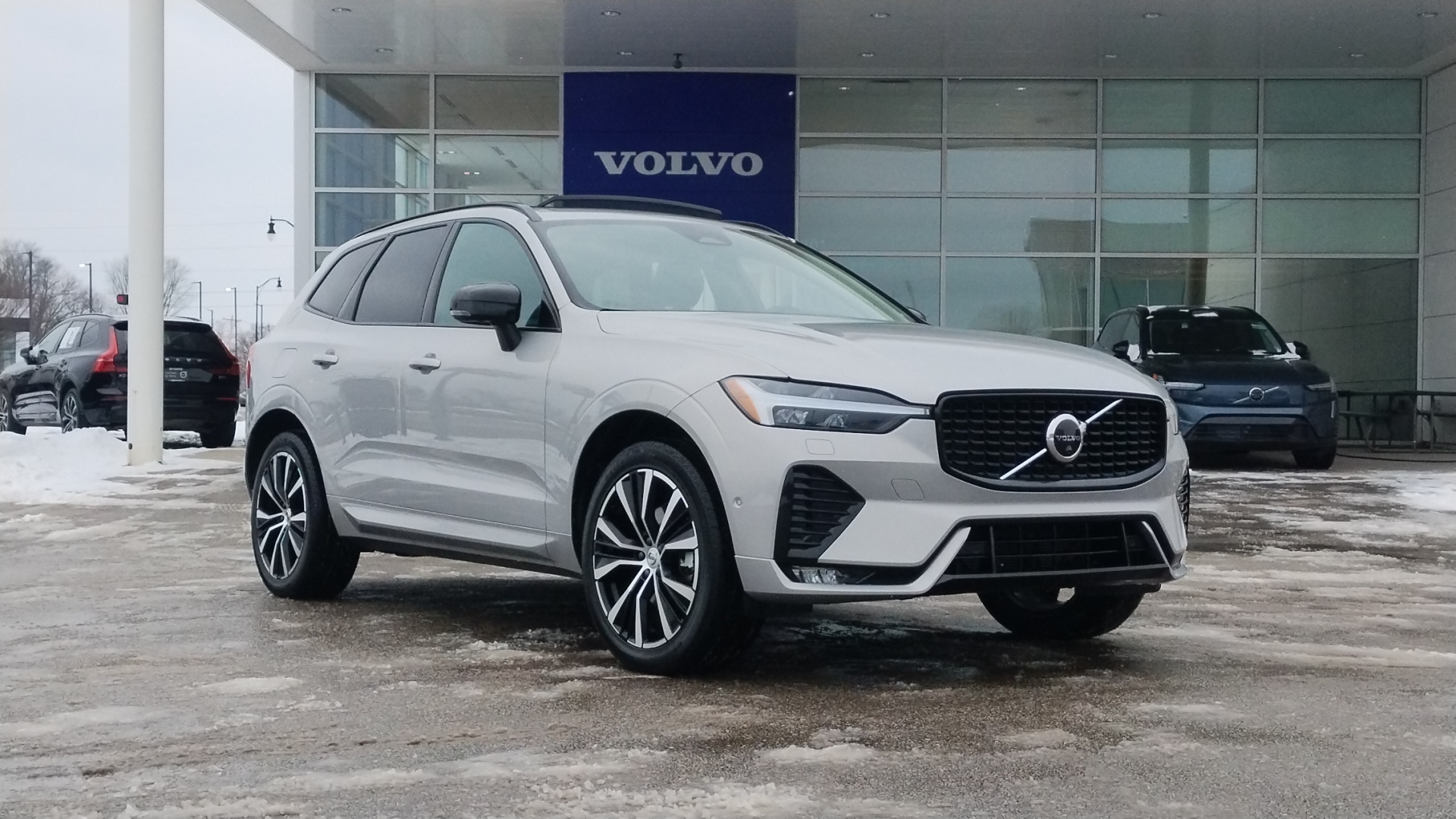 2023 Volvo XC60 B5 Plus Dark Theme 1