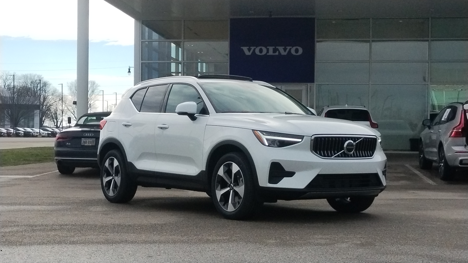 2025 Volvo XC40 B5 Core 1