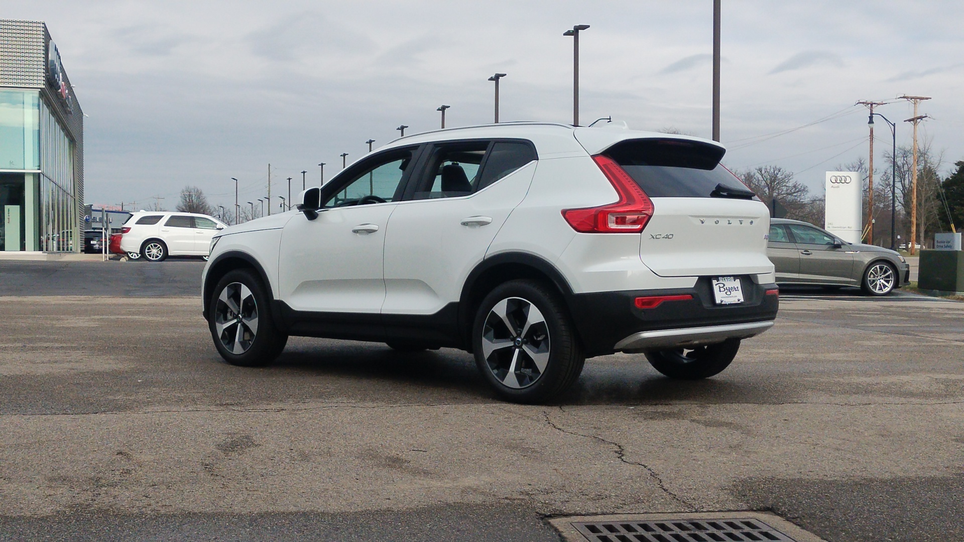 2025 Volvo XC40 B5 Core 4