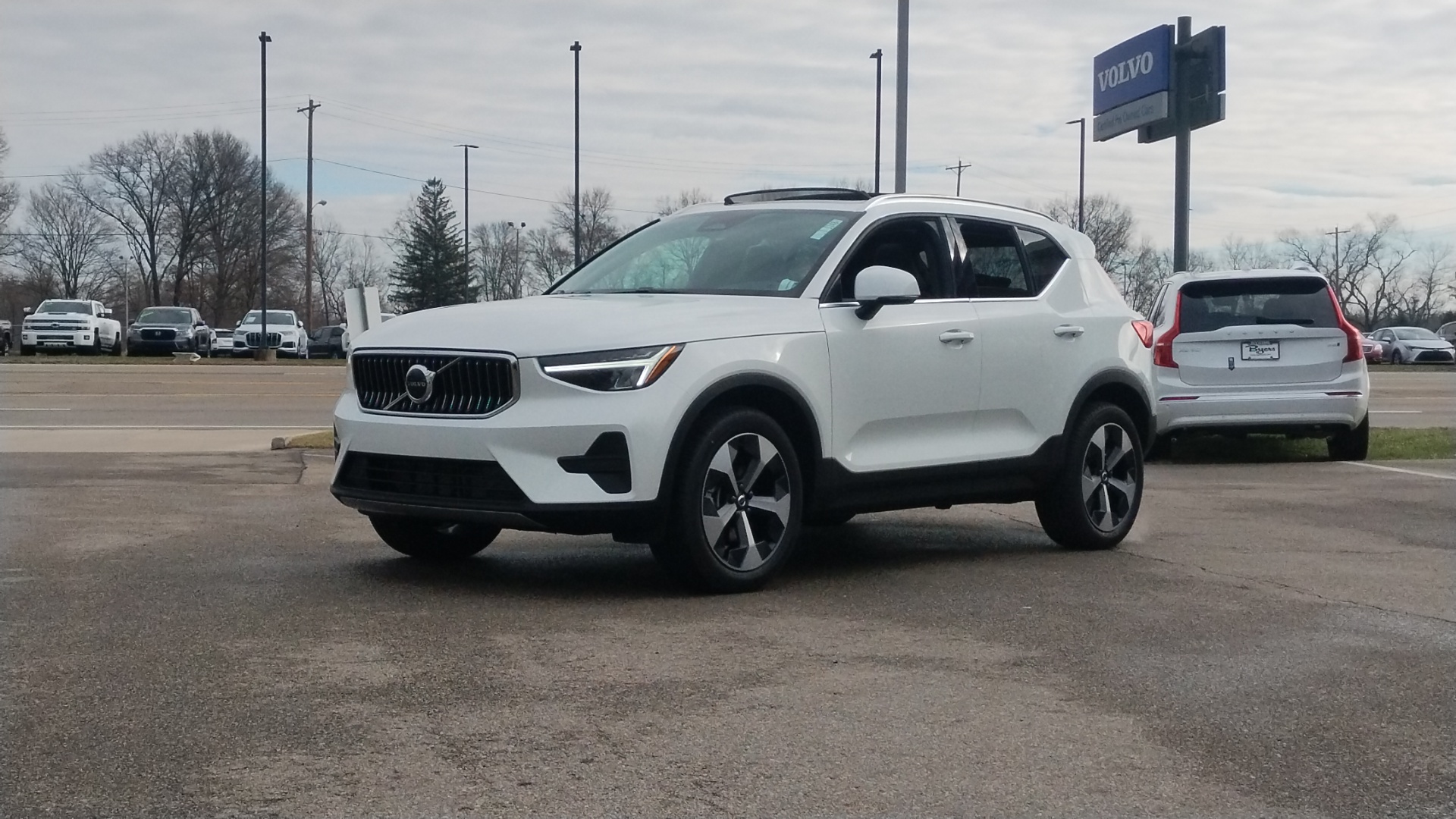 2025 Volvo XC40 B5 Core 5