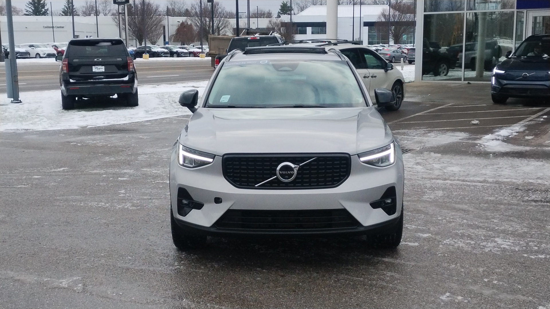 2023 Volvo XC40 B5 Plus Dark Theme 36