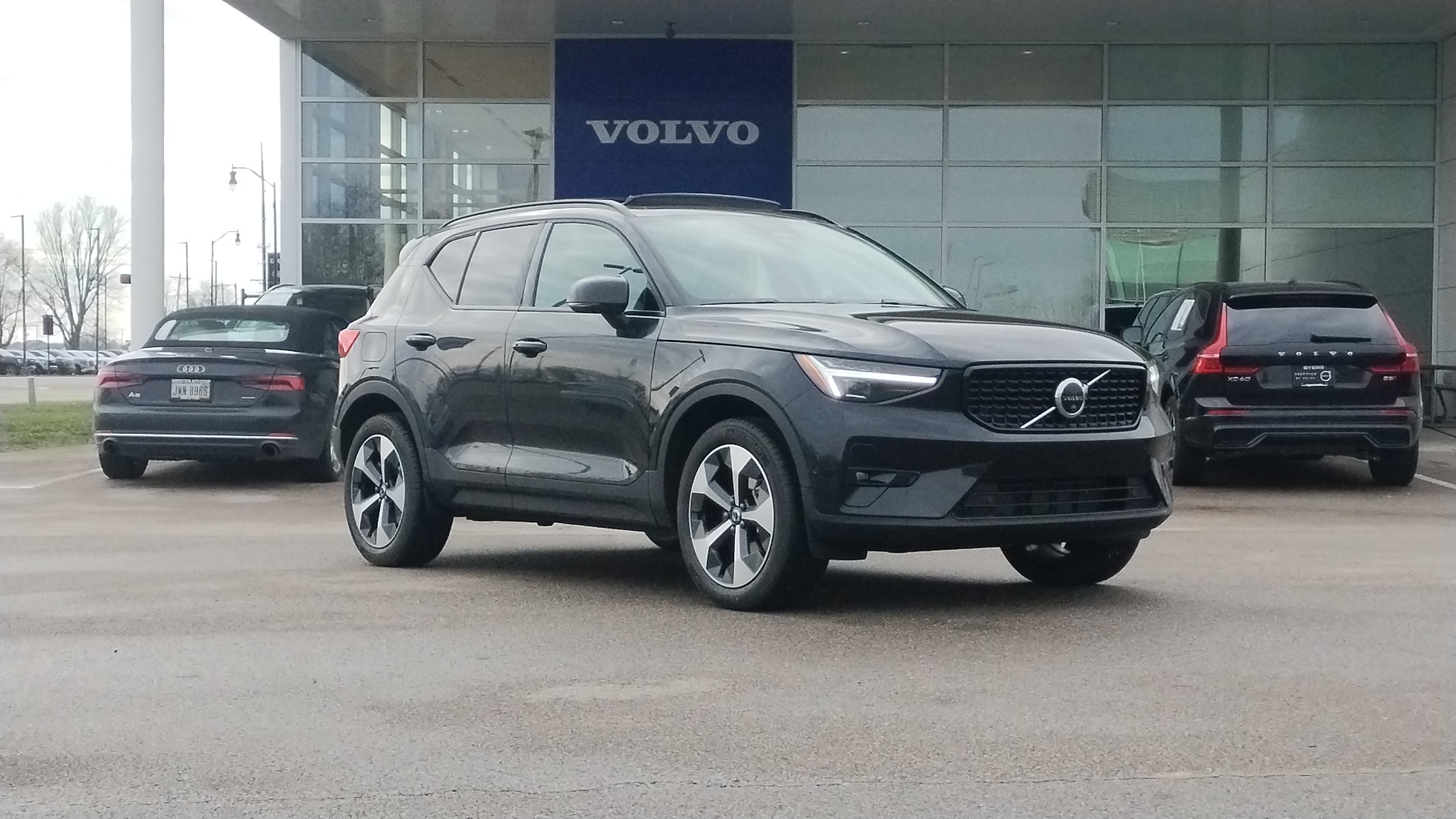 2025 Volvo XC40 B5 Plus Dark Theme 1