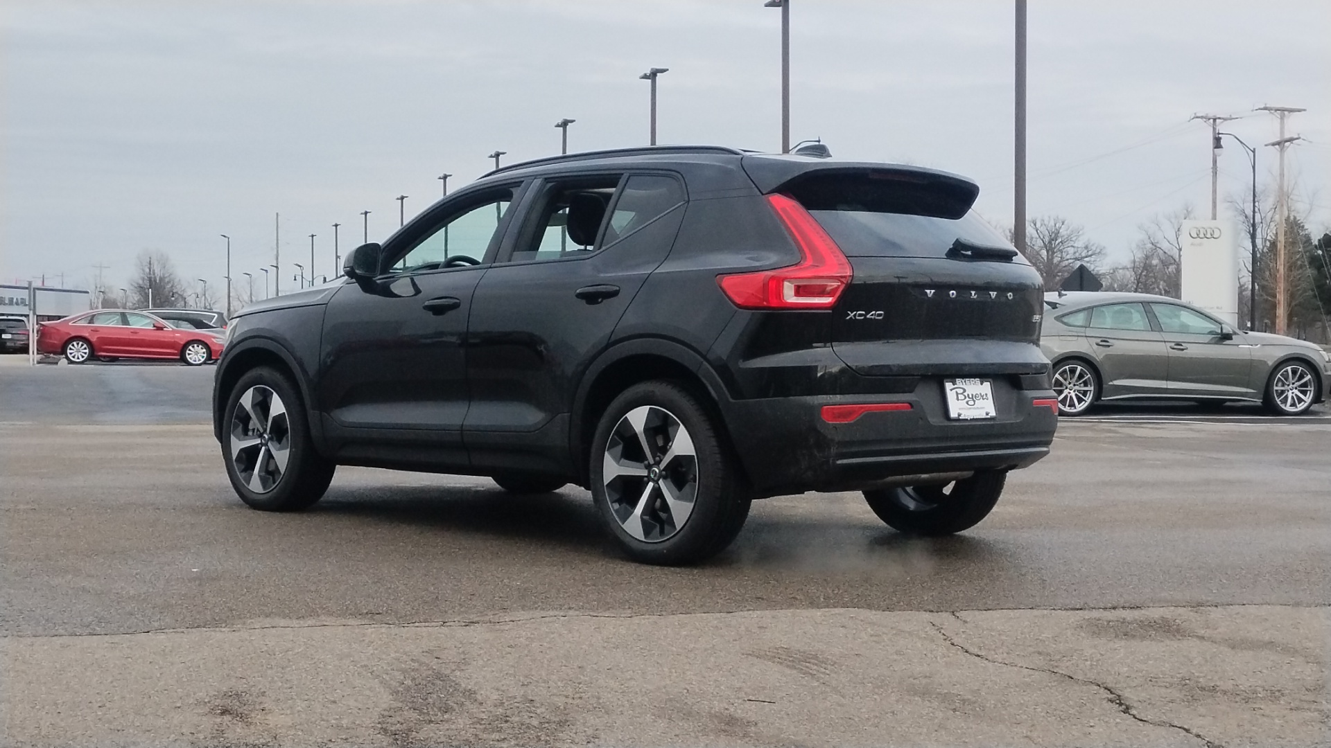 2025 Volvo XC40 B5 Plus Dark Theme 4