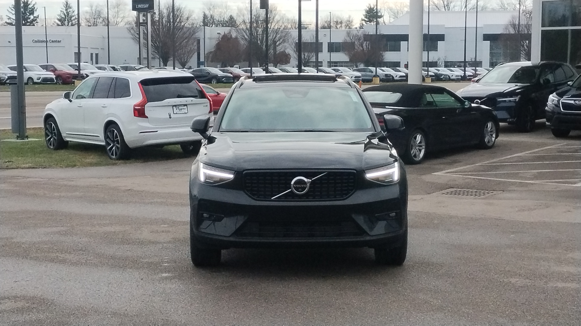 2025 Volvo XC40 B5 Plus Dark Theme 34