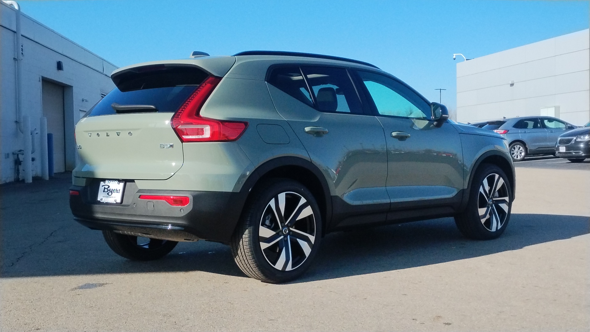 2025 Volvo XC40 B5 Plus Dark Theme 3