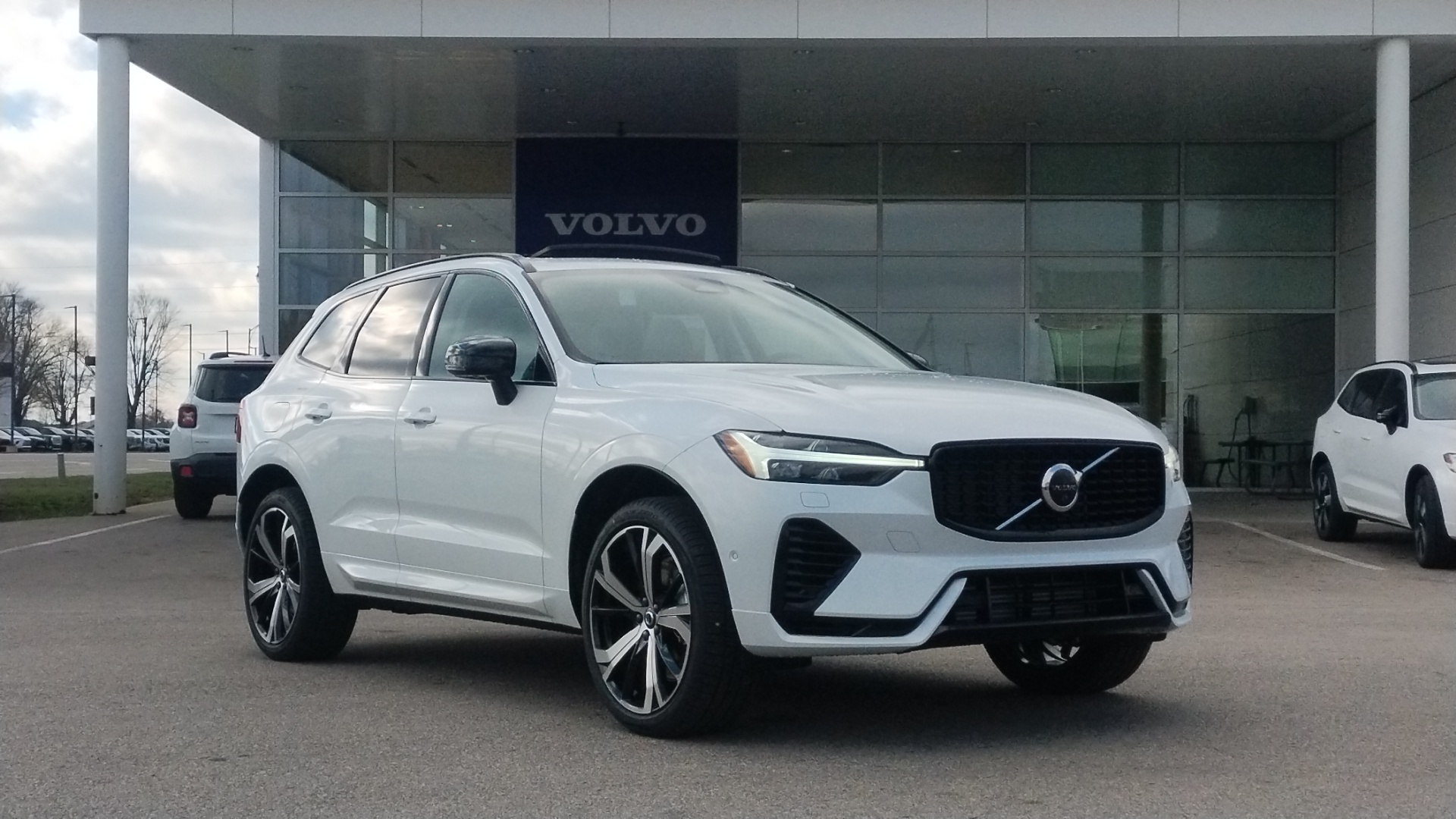 2025 Volvo XC60 Plug-In Hybrid T8 Ultra 1