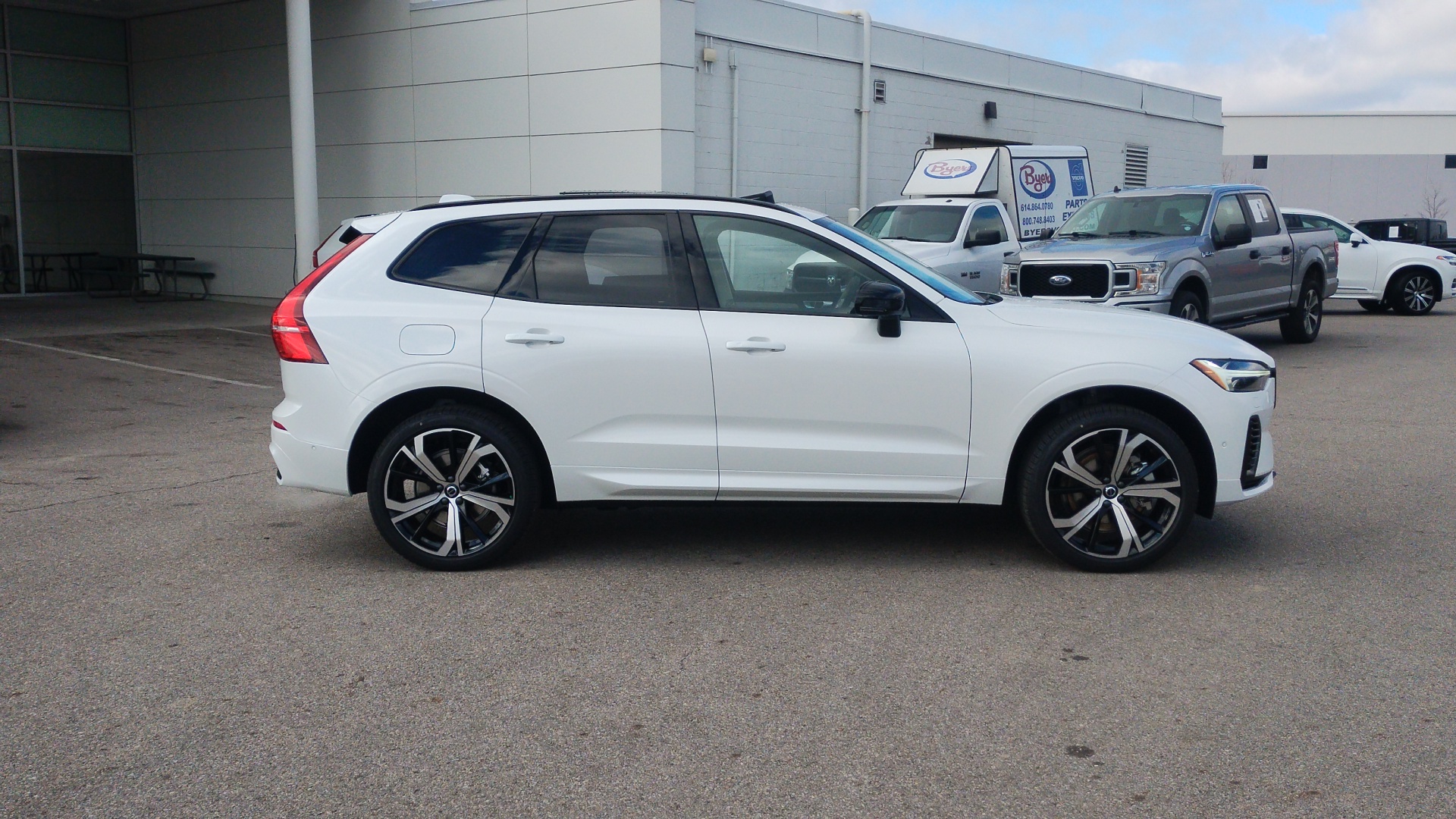 2025 Volvo XC60 Plug-In Hybrid T8 Ultra 2