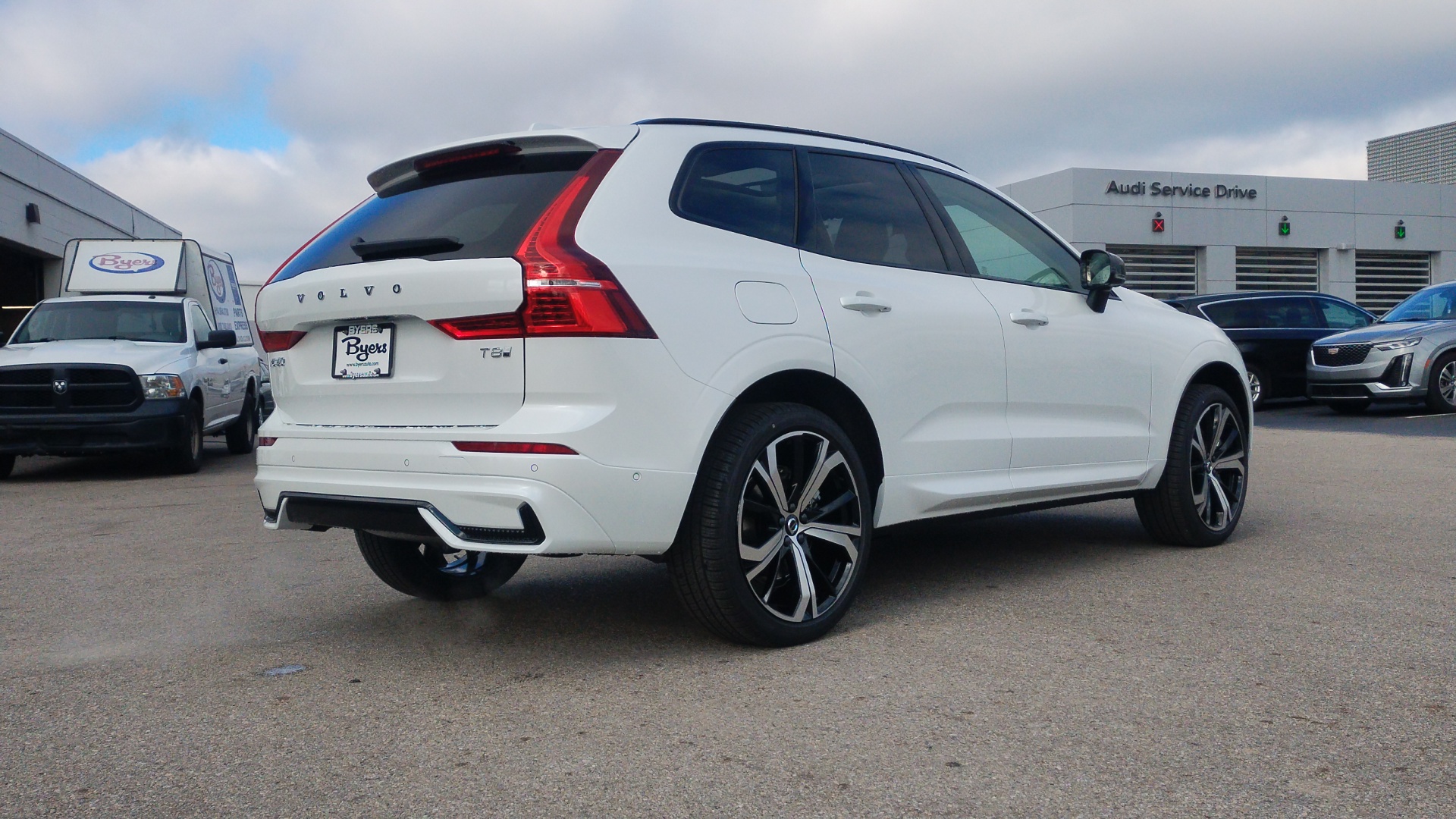 2025 Volvo XC60 Plug-In Hybrid T8 Ultra 3