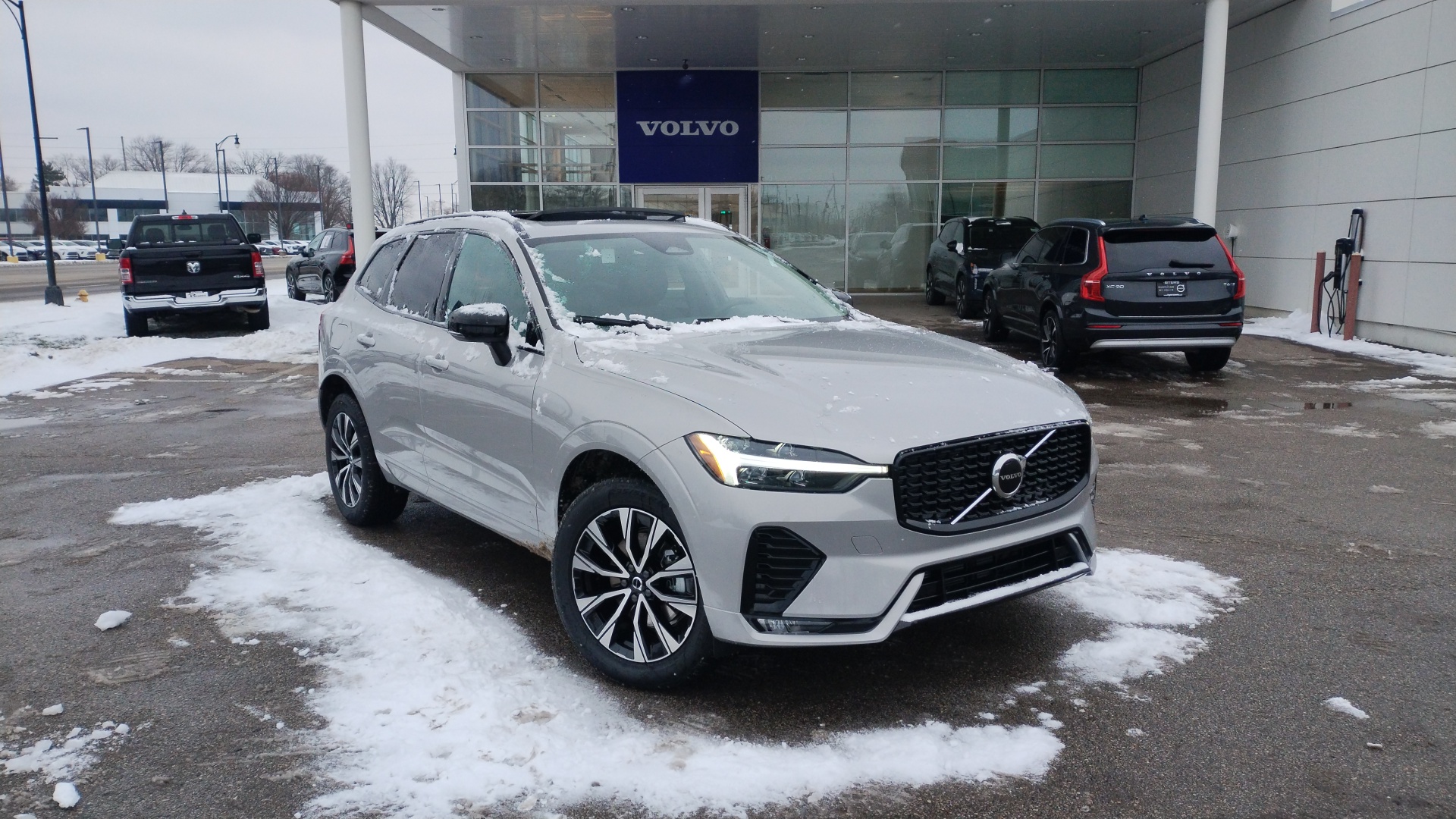 2025 Volvo XC60 B5 Core 36