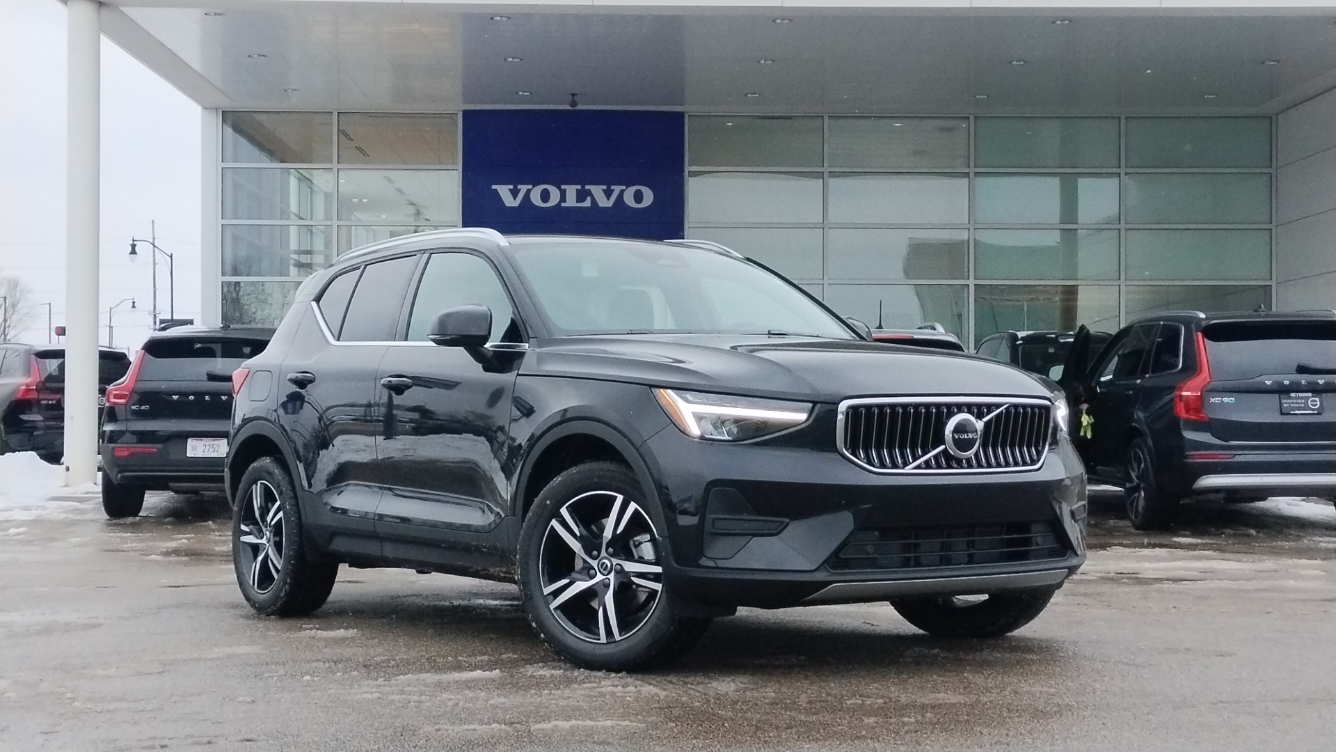 2025 Volvo XC40 B5 Core 1