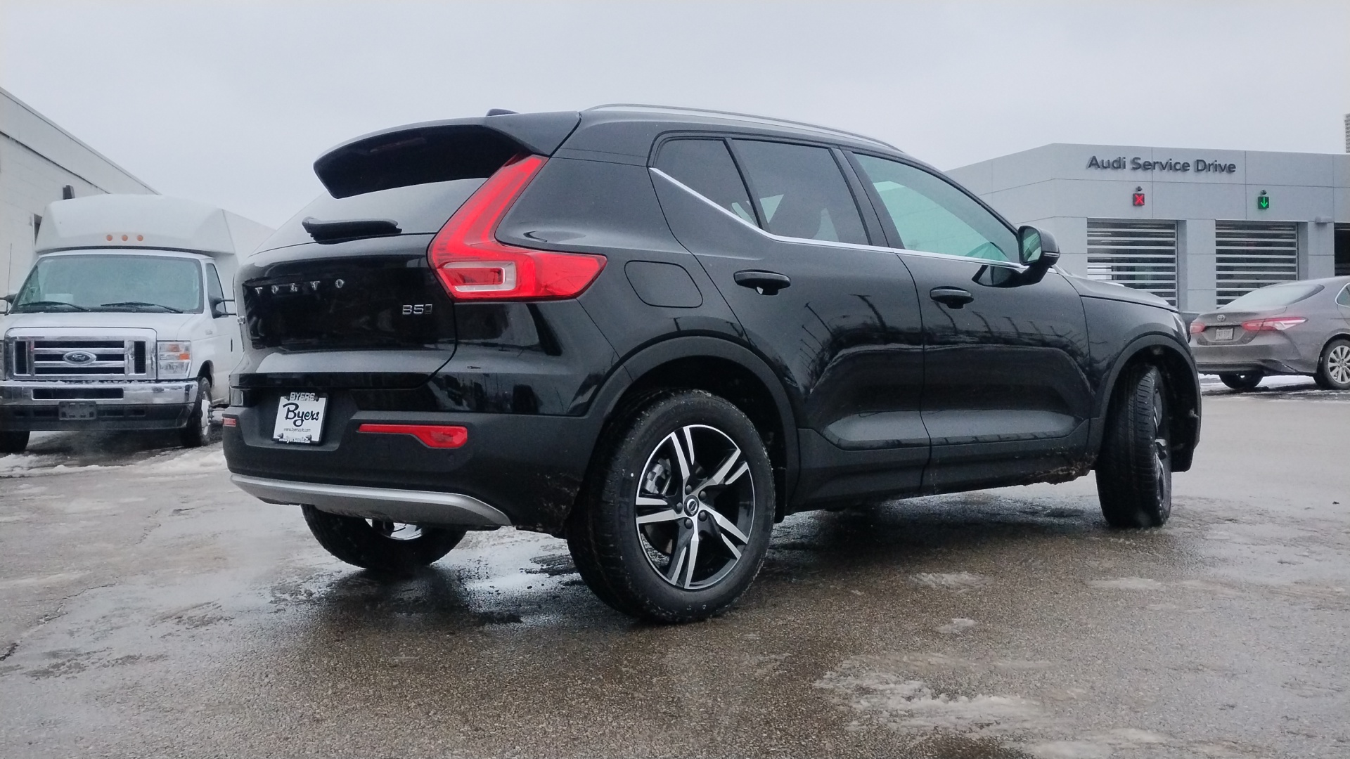 2025 Volvo XC40 B5 Core 3