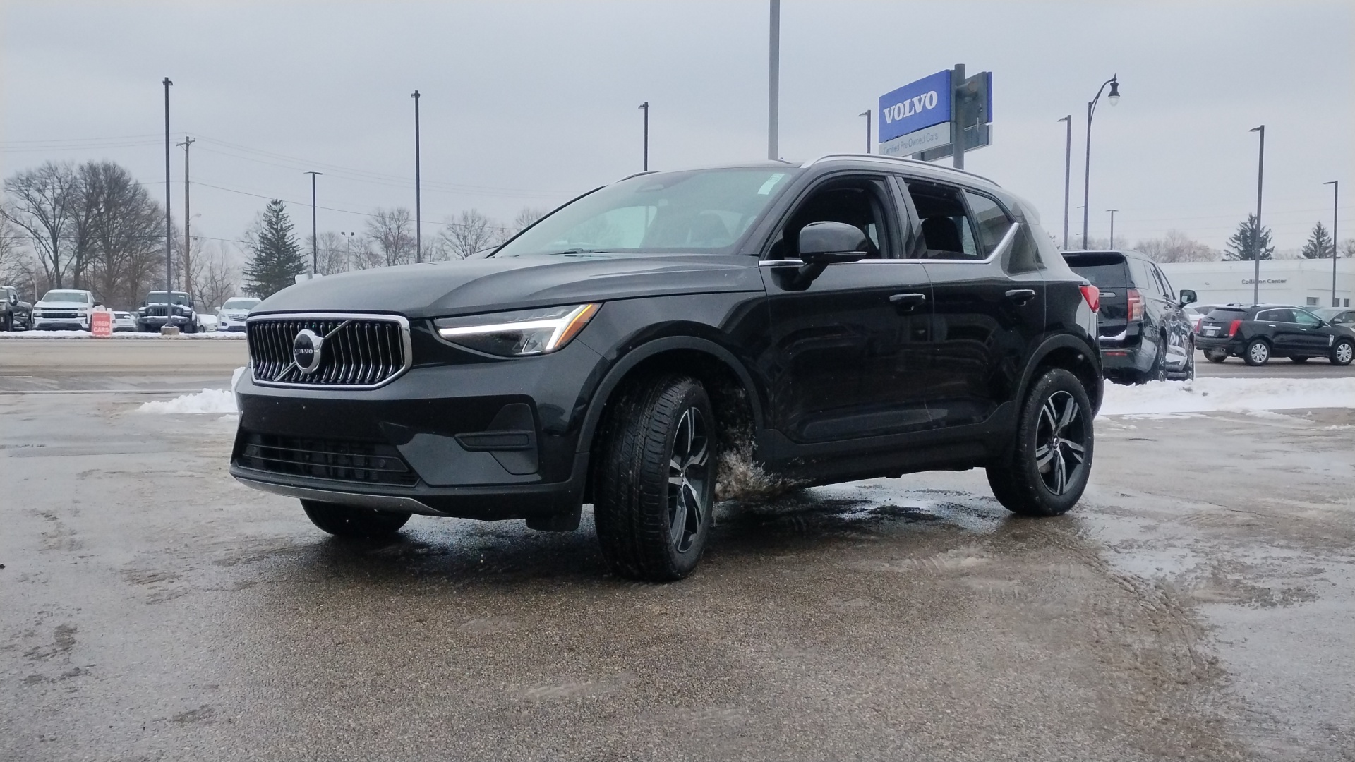 2025 Volvo XC40 B5 Core 5